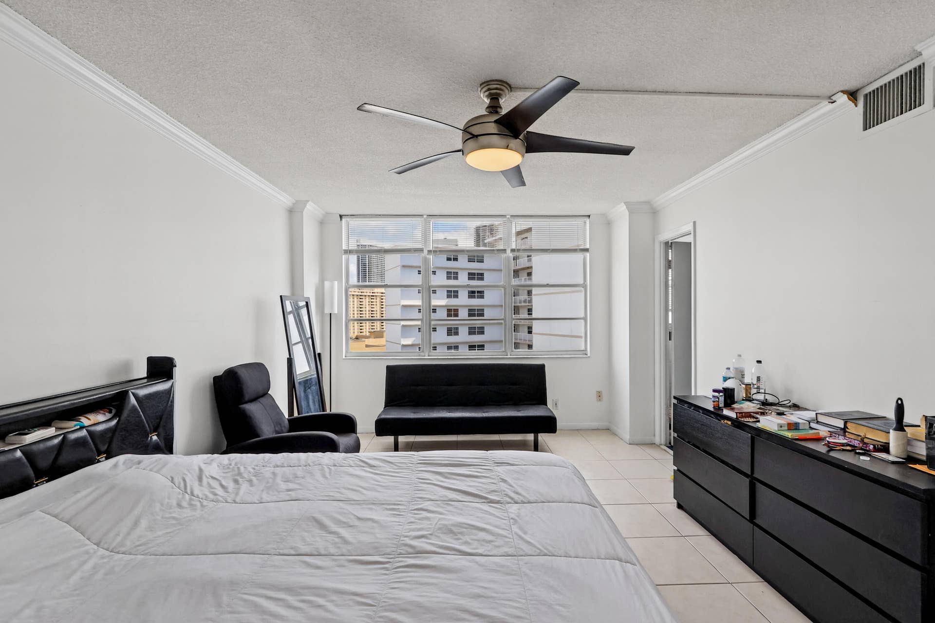 137 Golden Isles Drive, #1001, Hallandale Beach, FL 33009 IMG_5528_print