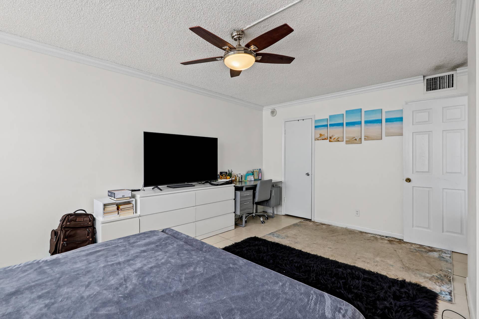 137 Golden Isles Drive, #1001, Hallandale Beach, FL 33009 IMG_5492_print