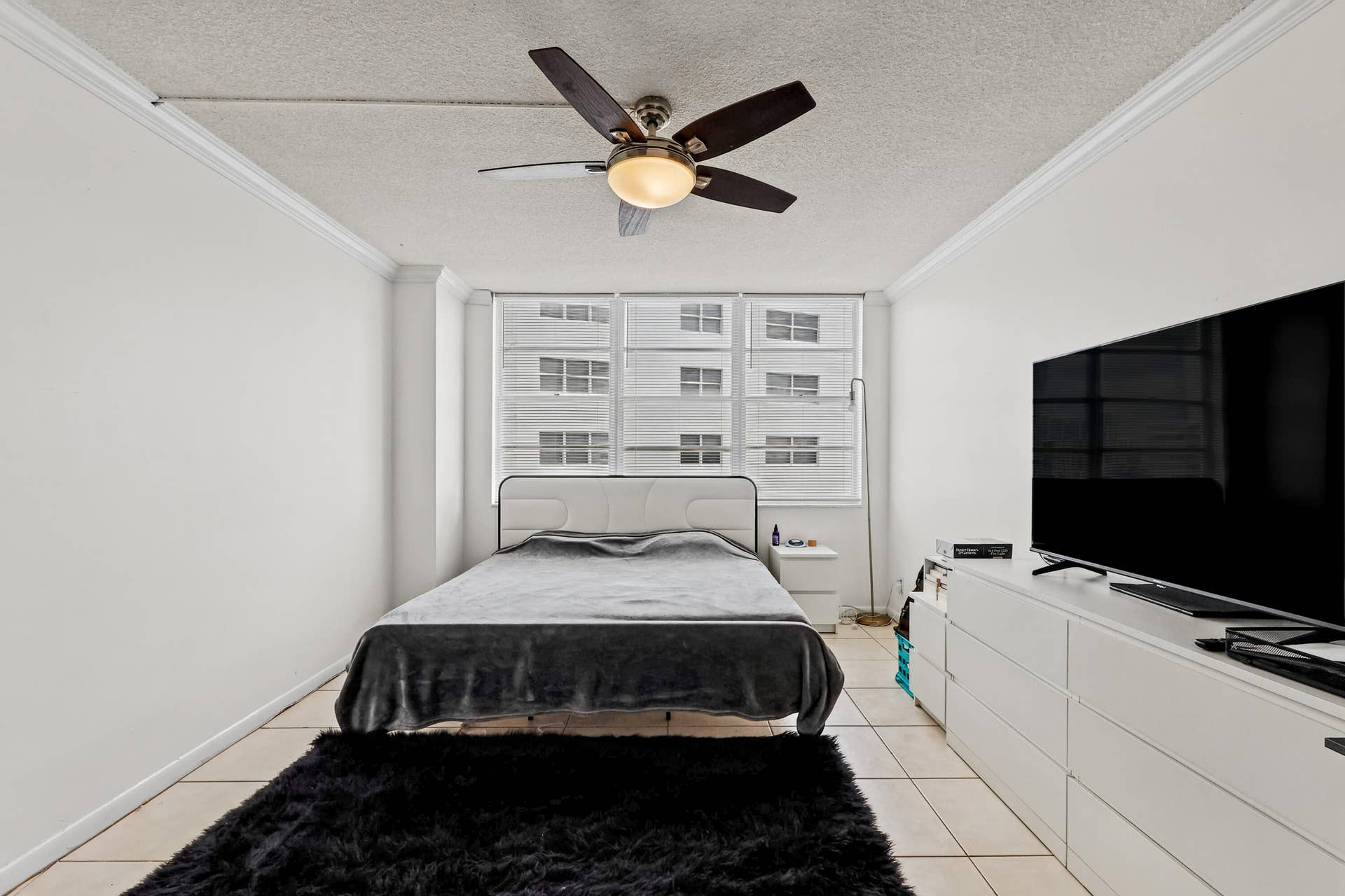 137 Golden Isles Drive, #1001, Hallandale Beach, FL 33009 IMG_5486_print