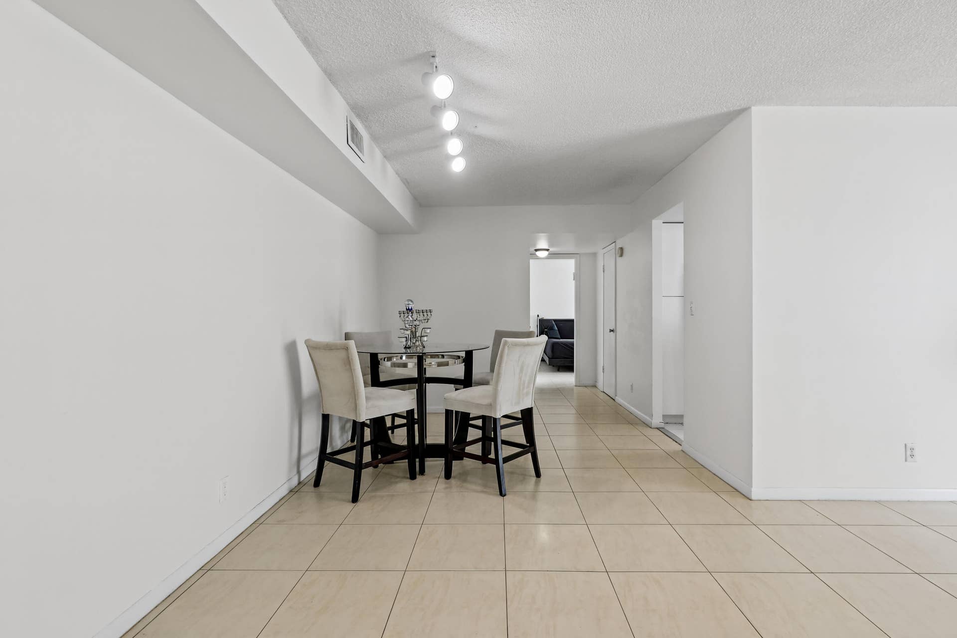 137 Golden Isles Drive, #1001, Hallandale Beach, FL 33009 IMG_5393_print