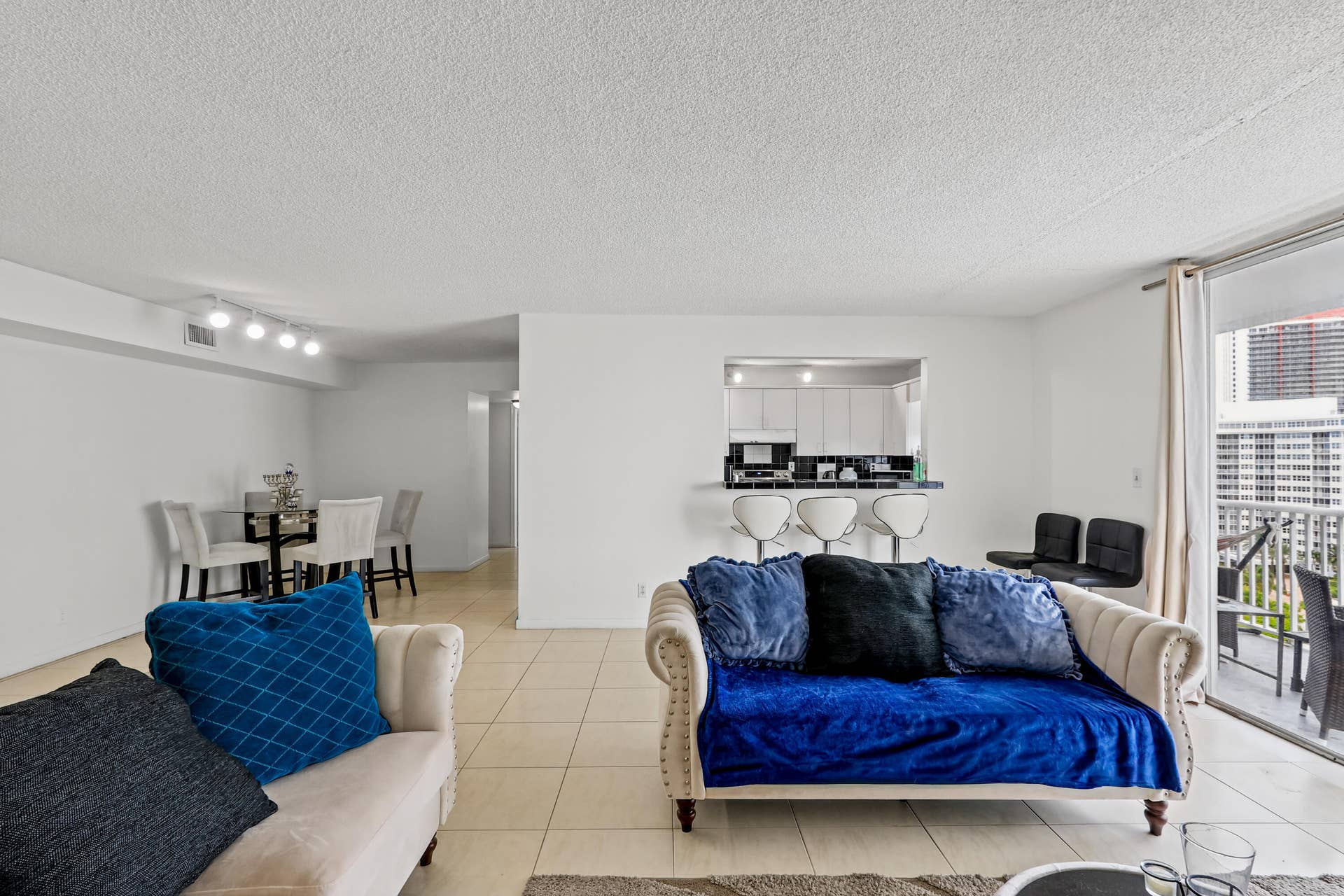 137 Golden Isles Drive, #1001, Hallandale Beach, FL 33009 IMG_5435_print