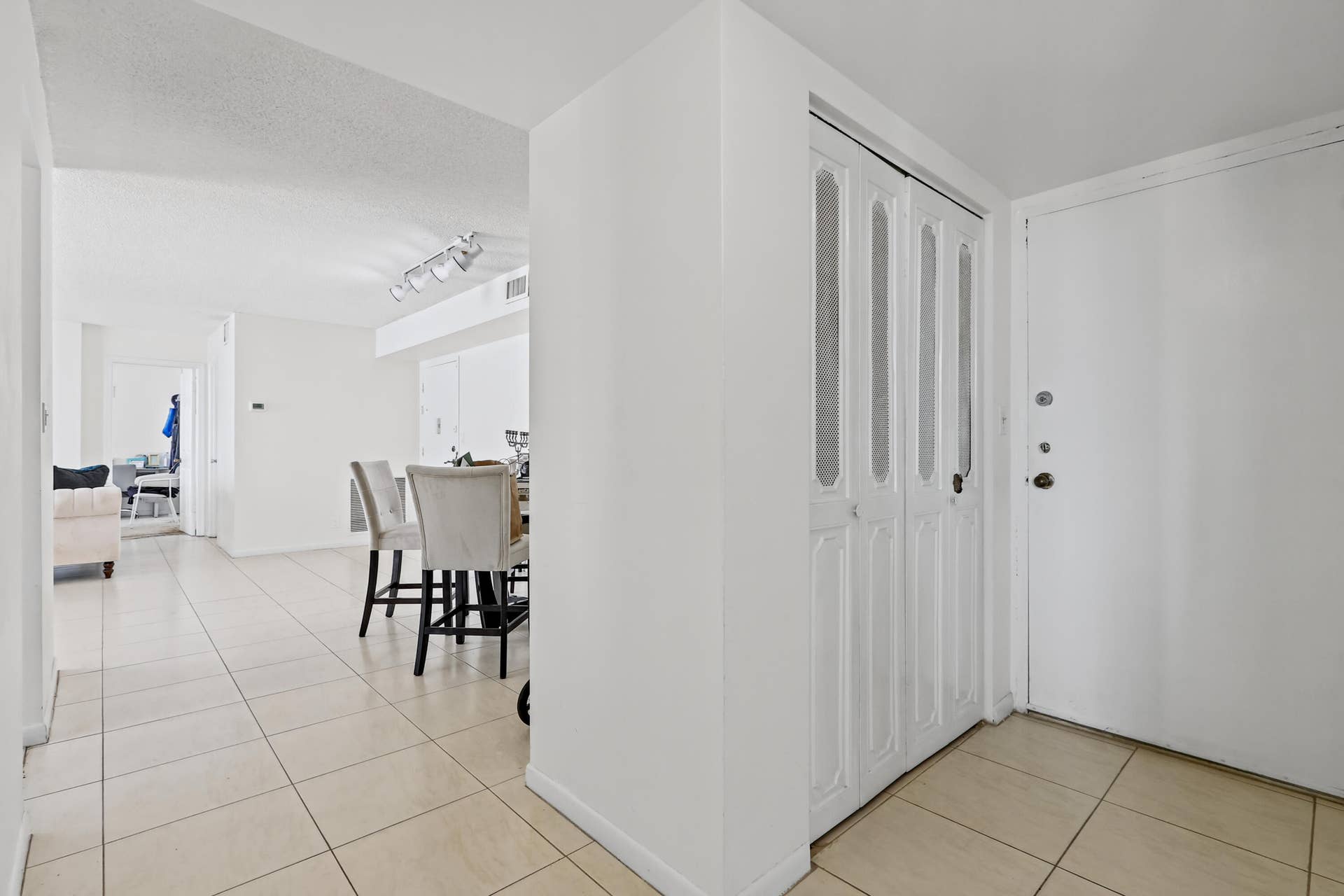 137 Golden Isles Drive, #1001, Hallandale Beach, FL 33009 IMG_5516_print