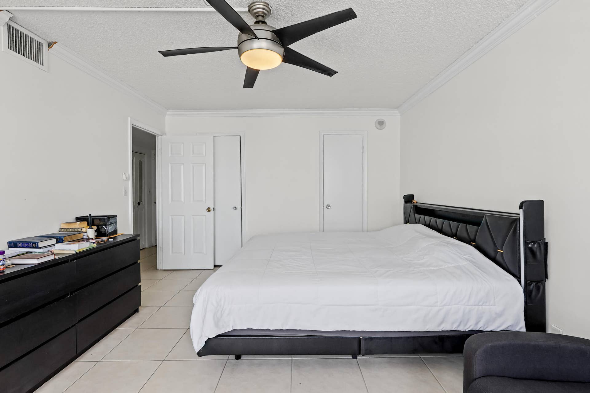 137 Golden Isles Drive, #1001, Hallandale Beach, FL 33009 IMG_5537_print