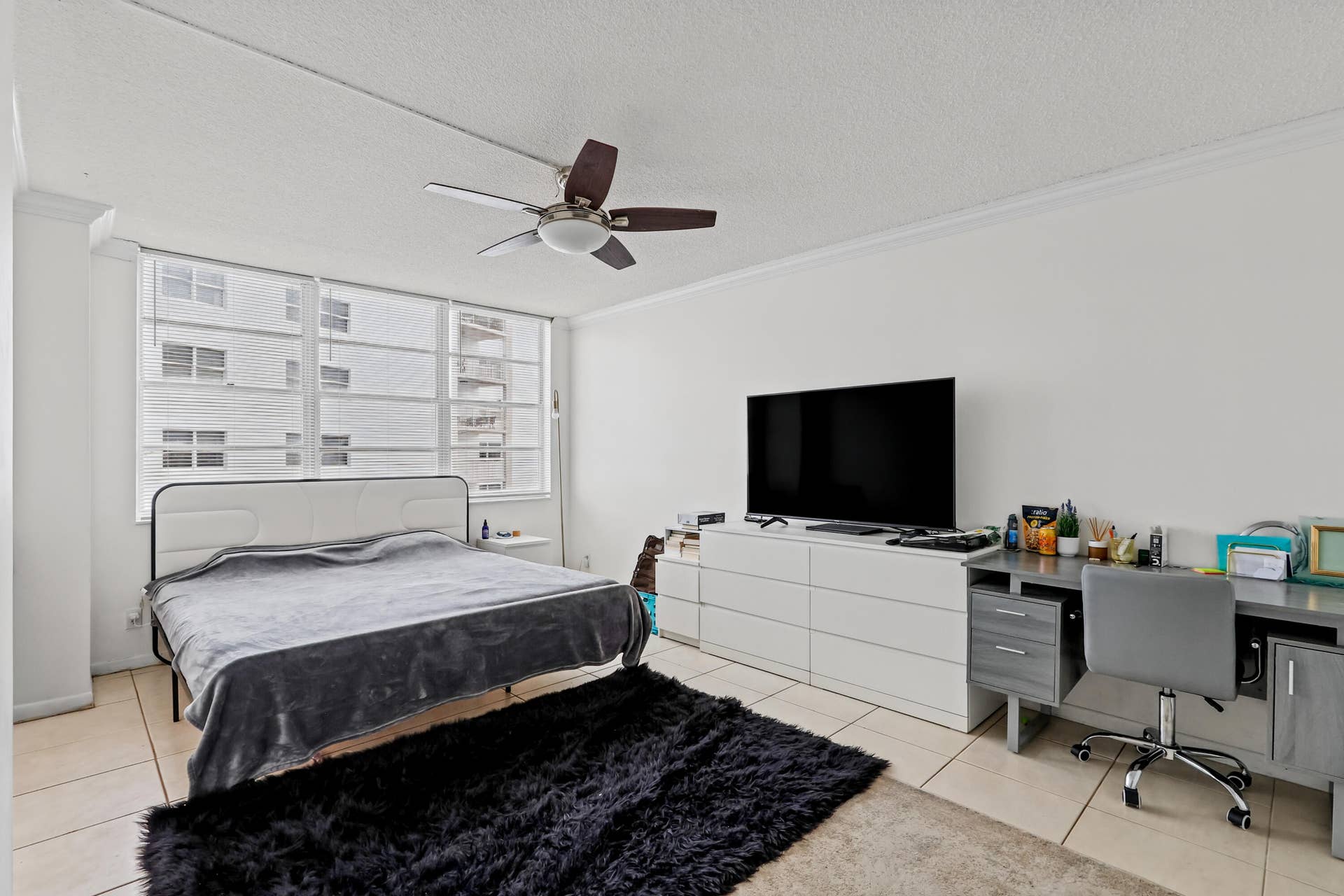 137 Golden Isles Drive, #1001, Hallandale Beach, FL 33009 IMG_5480_print