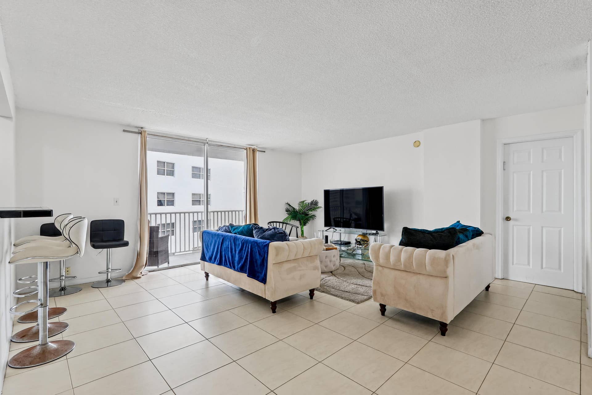 137 Golden Isles Drive, #1001, Hallandale Beach, FL 33009 IMG_5405_print