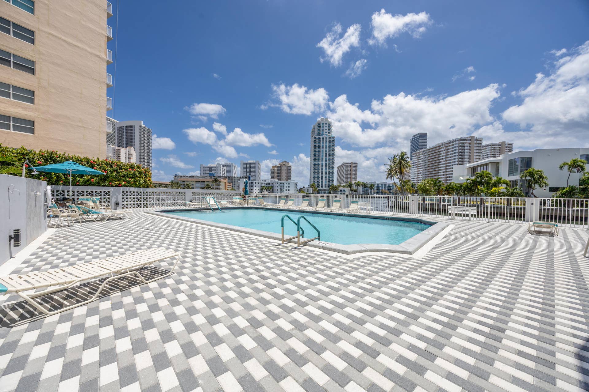 137 Golden Isles Drive, #1001, Hallandale Beach, FL 33009 IMG_9377