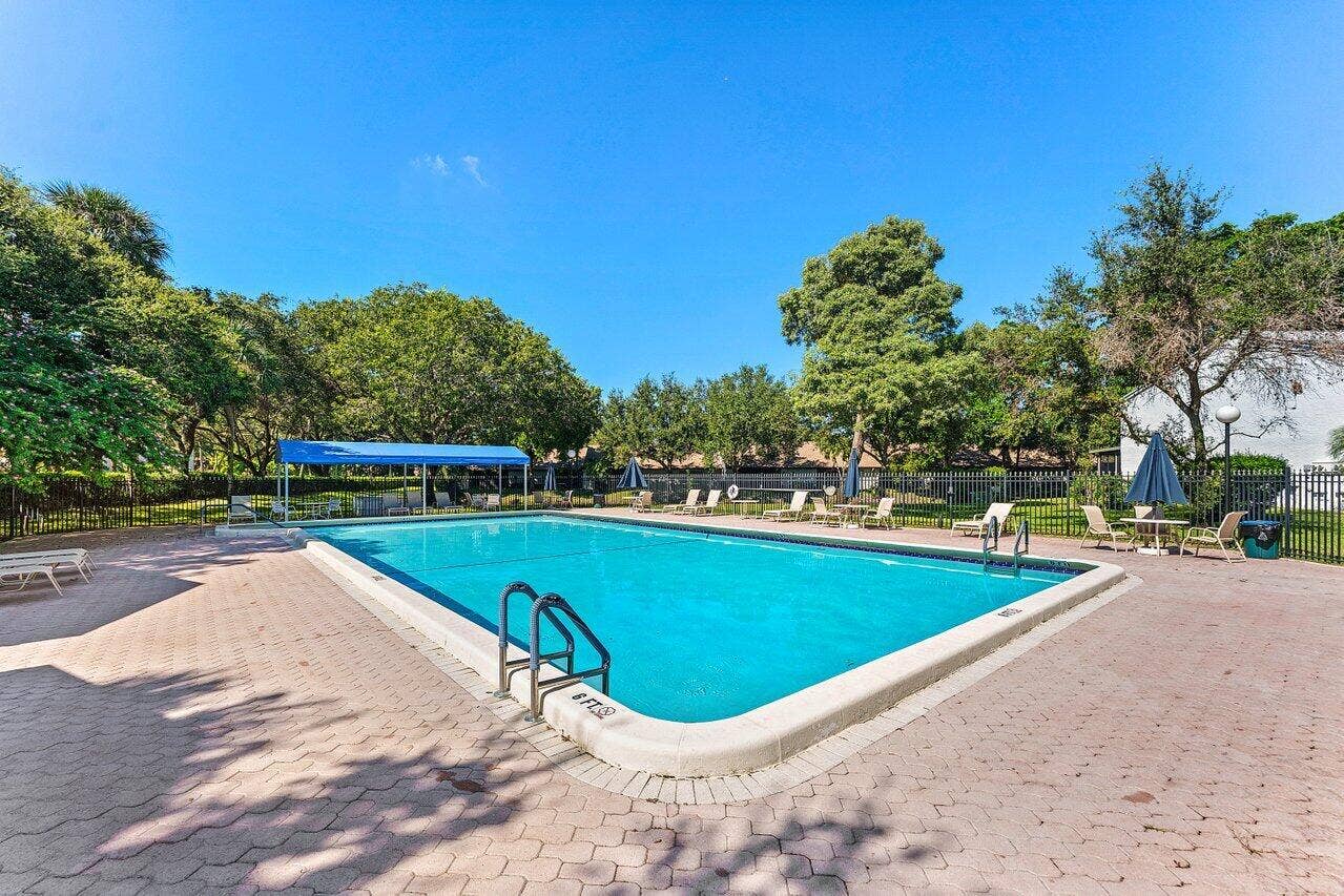 4225 Carambola Circle S, #26108, Coconut Creek, FL 33066 Community Pool