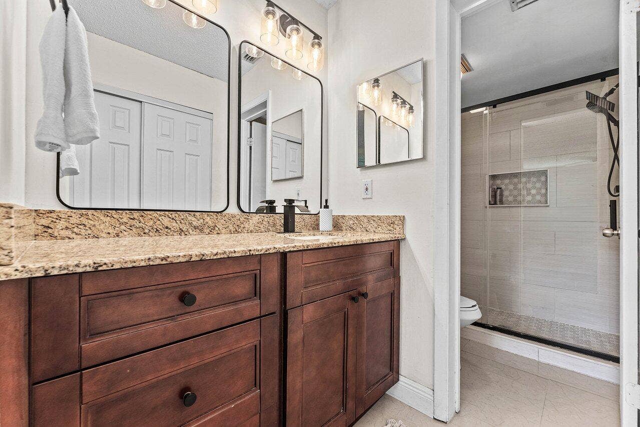 4225 Carambola Circle S, #26108, Coconut Creek, FL 33066 Primary Bathroom