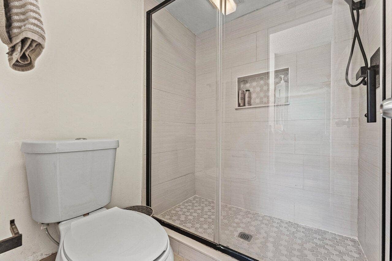 4225 Carambola Circle S, #26108, Coconut Creek, FL 33066 Primary Bathroom