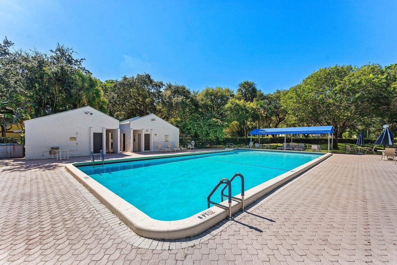 4225 Carambola Circle S, #26108, Coconut Creek, FL 33066 Community Pool