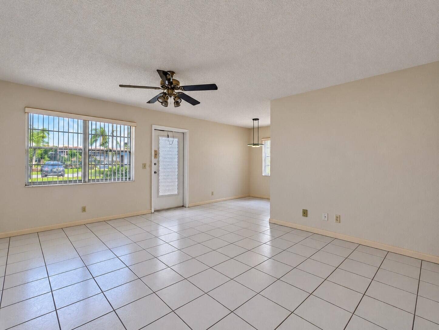 265 Northampton N, West Palm Beach, FL 33417 Living Area to Front