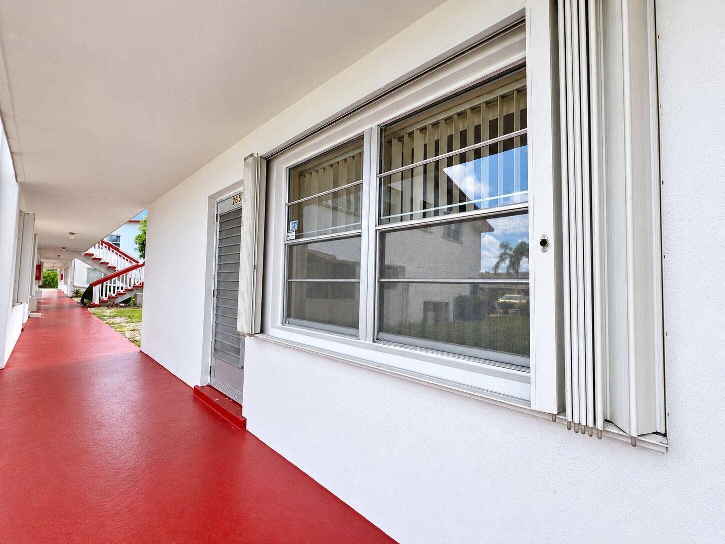 265 Northampton N, West Palm Beach, FL 33417 First Floor CORNER 2/1.5 With Pretty Water Views!