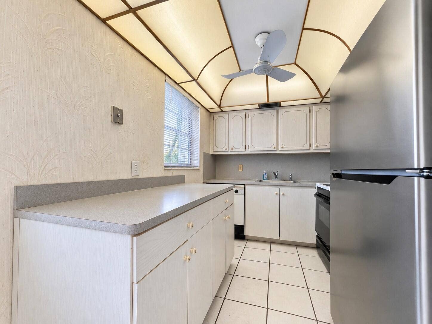 265 Northampton N, West Palm Beach, FL 33417 Kitchen With Window for Natural Light