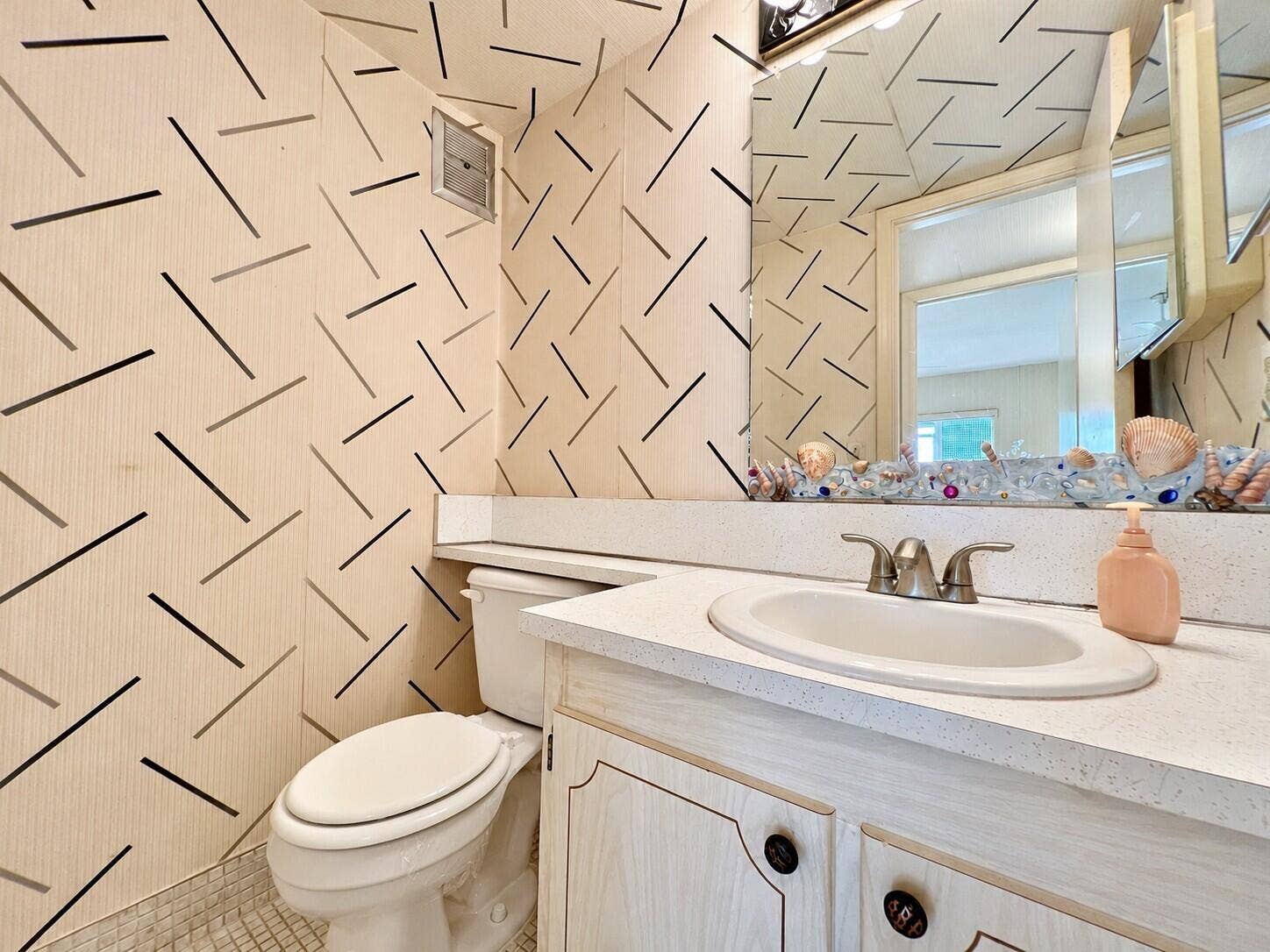 265 Northampton N, West Palm Beach, FL 33417 Guest Half Bath