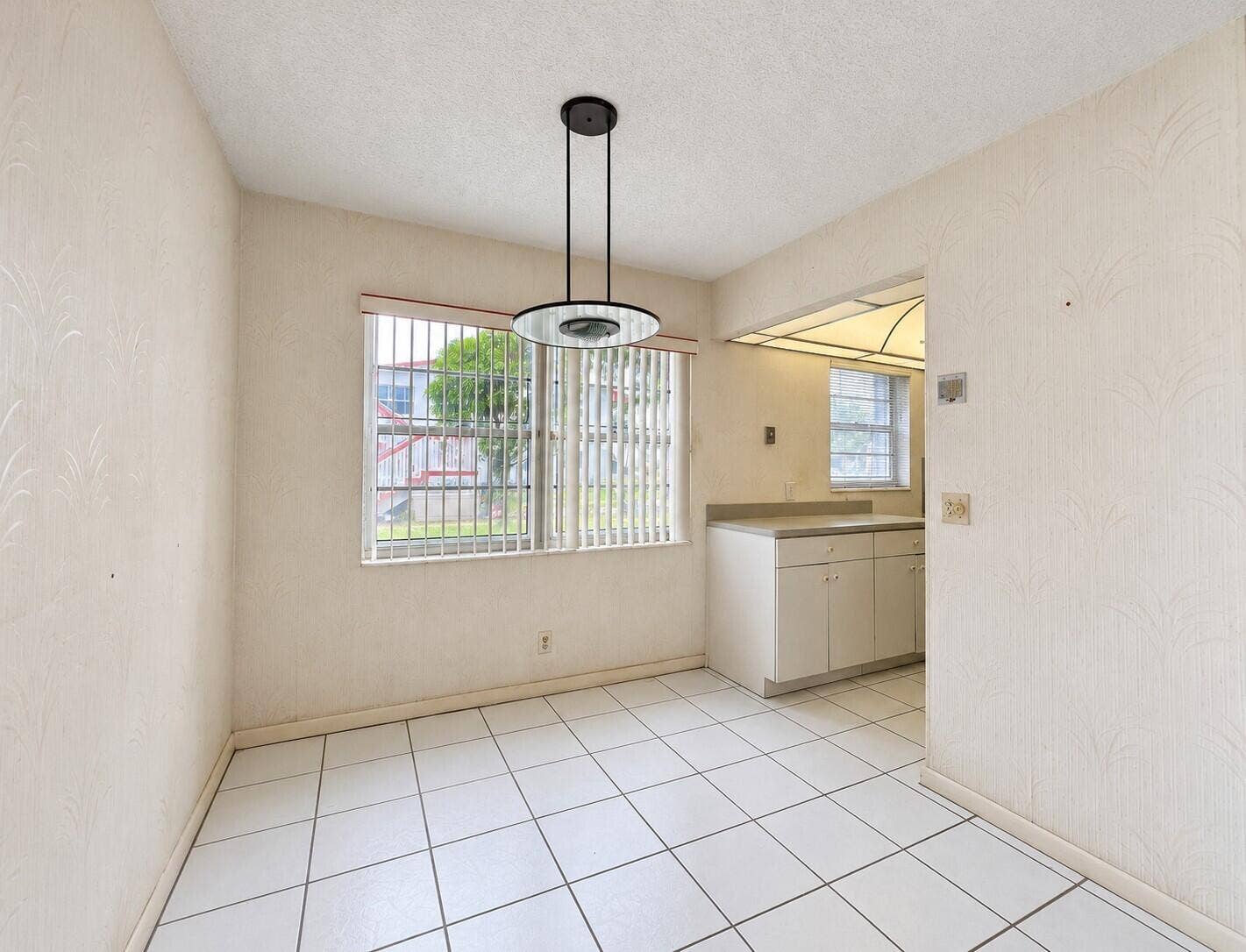 265 Northampton N, West Palm Beach, FL 33417 Dining to Kitchen