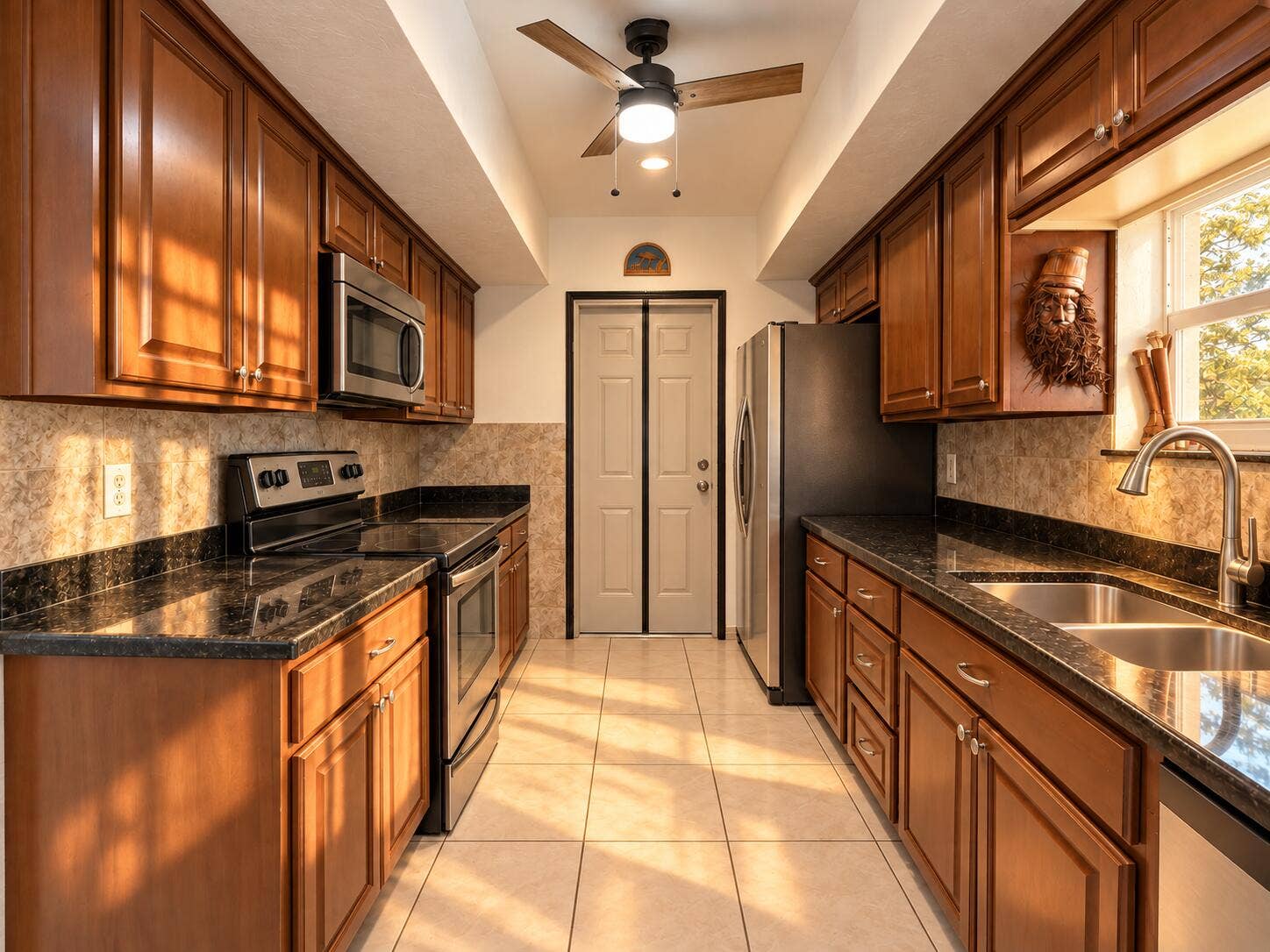 236 TAM O SHANTER Drive, Palm Springs, FL 33461 KitchenGLOW