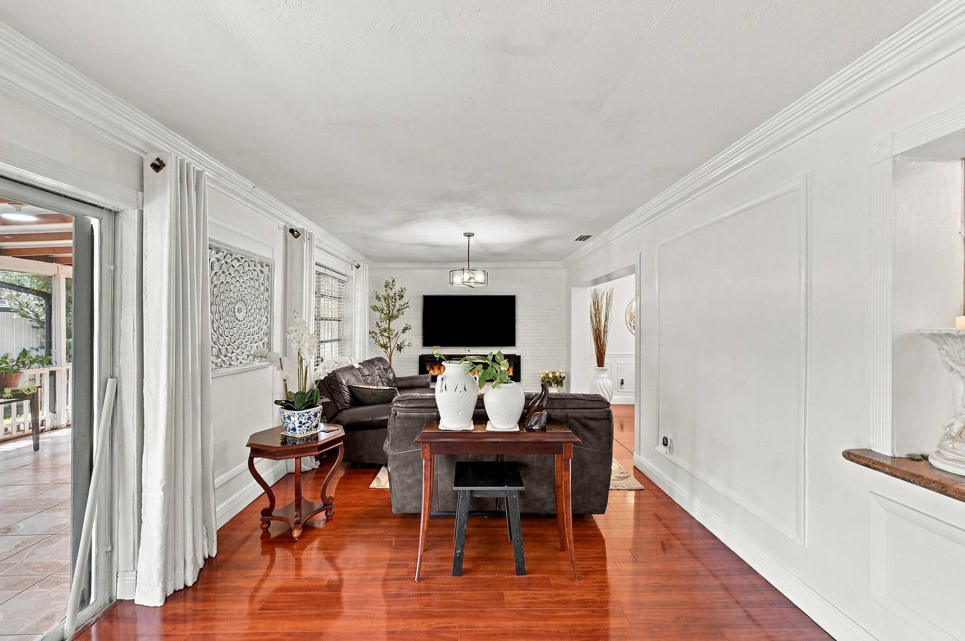 8670 NW 19TH Street, Pembroke Pines, FL 33024 18_dsc_2005_with_tv