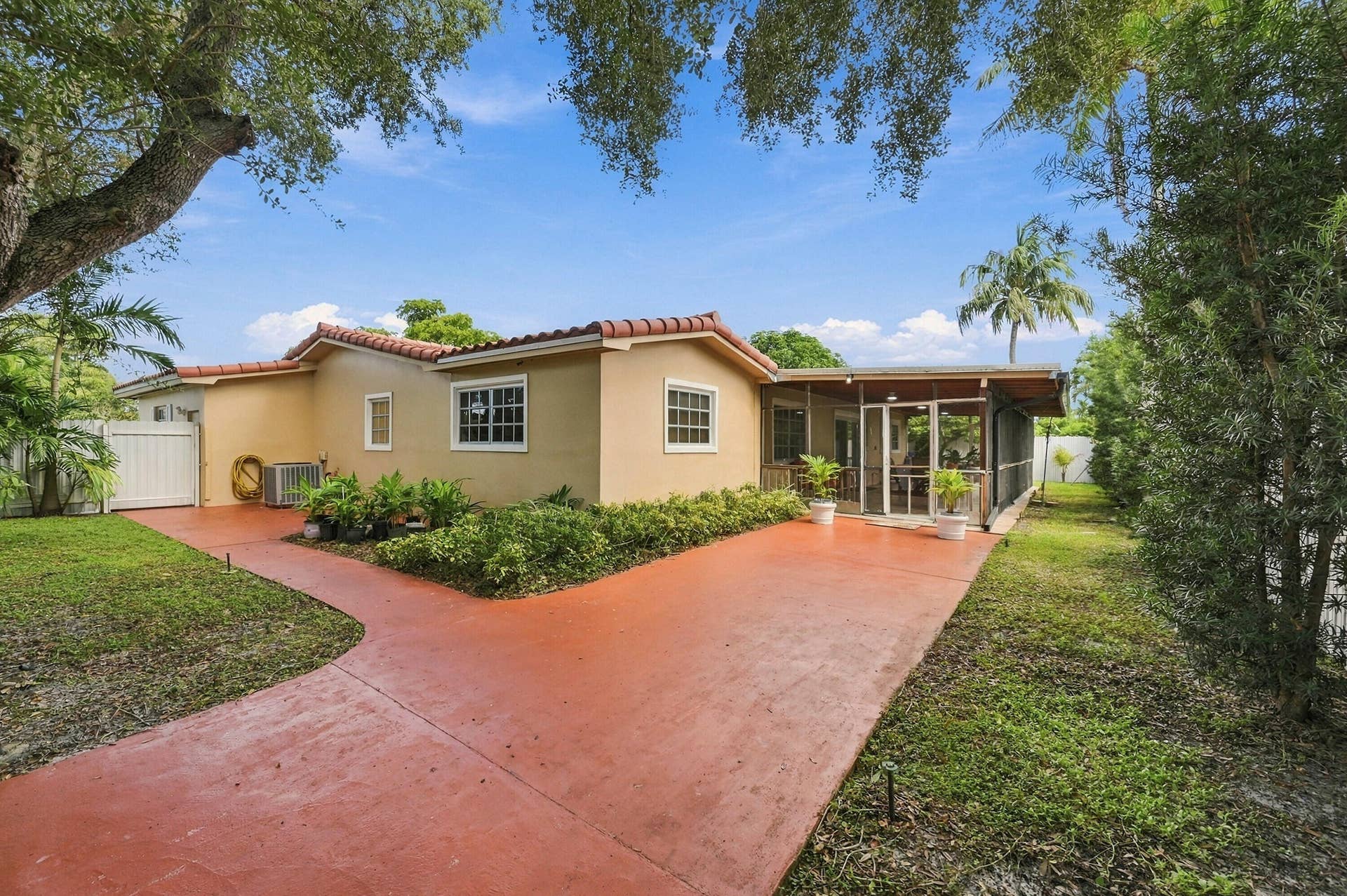 8670 NW 19TH Street, Pembroke Pines, FL 33024 44_dsc_2120