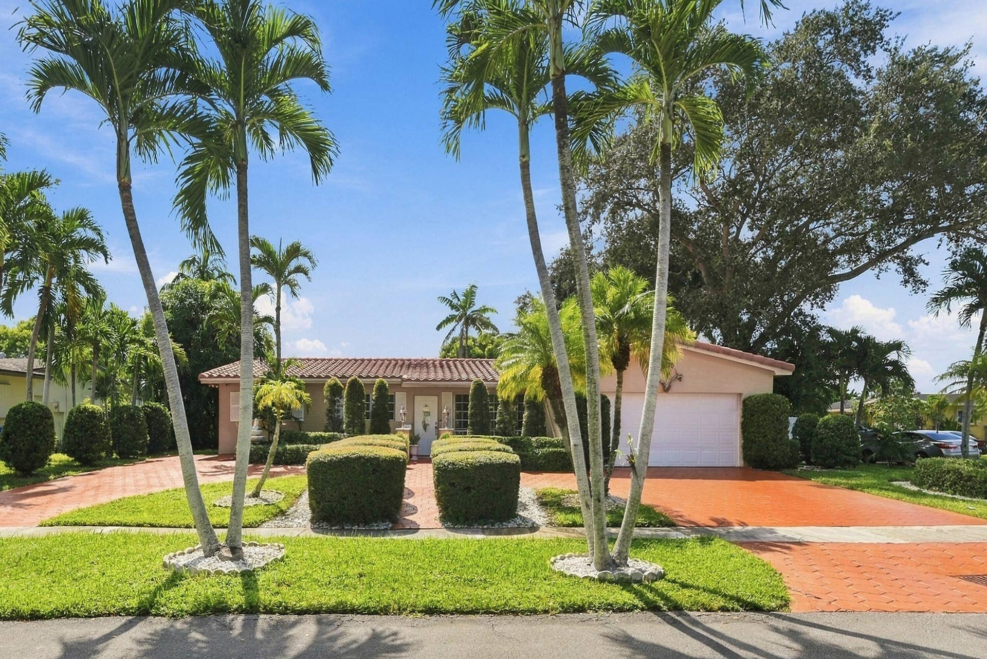 8670 NW 19TH Street, Pembroke Pines, FL 33024 02_dsc_1920