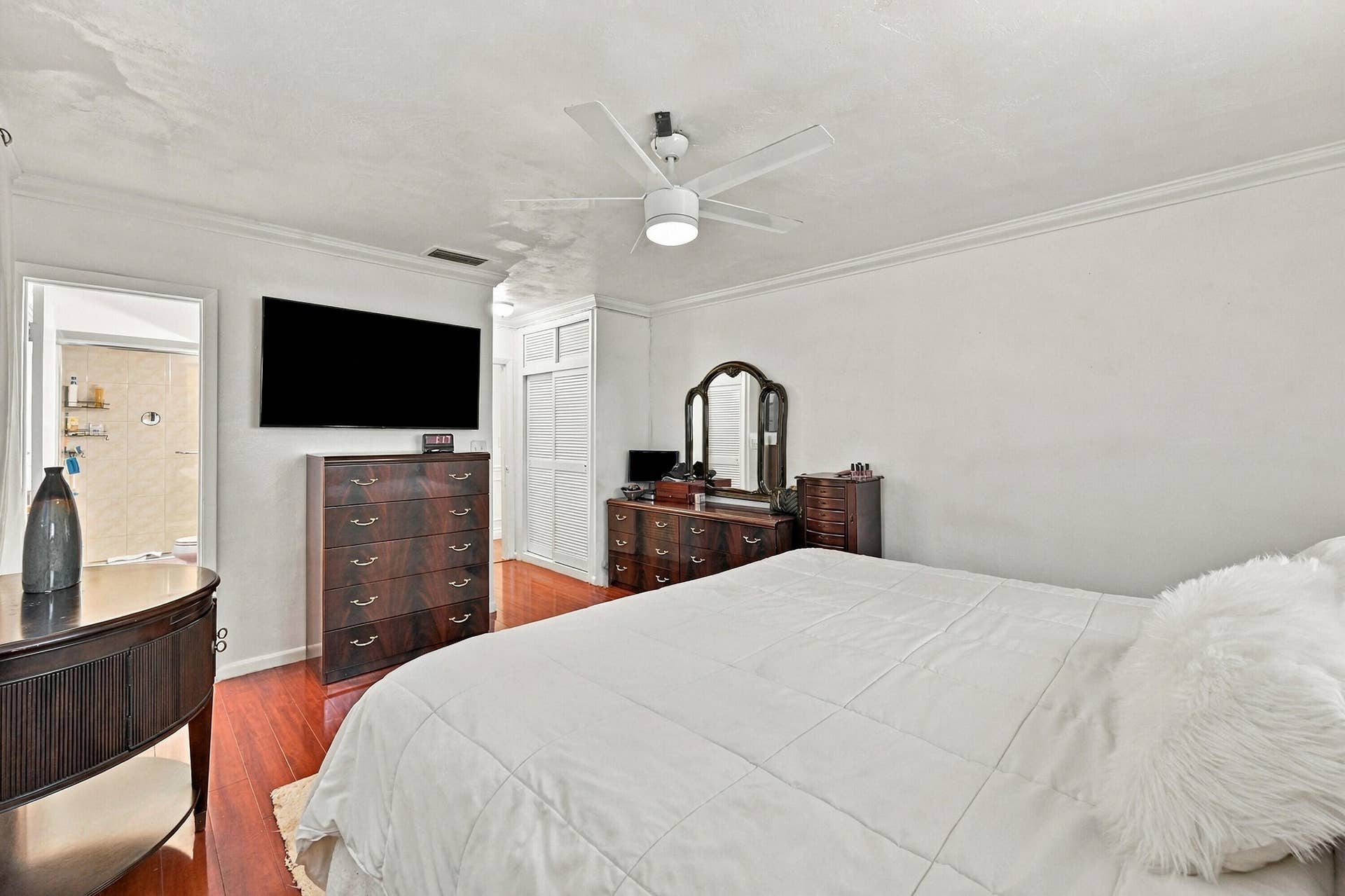 8670 NW 19TH Street, Pembroke Pines, FL 33024 31_dsc_2070_with_tv