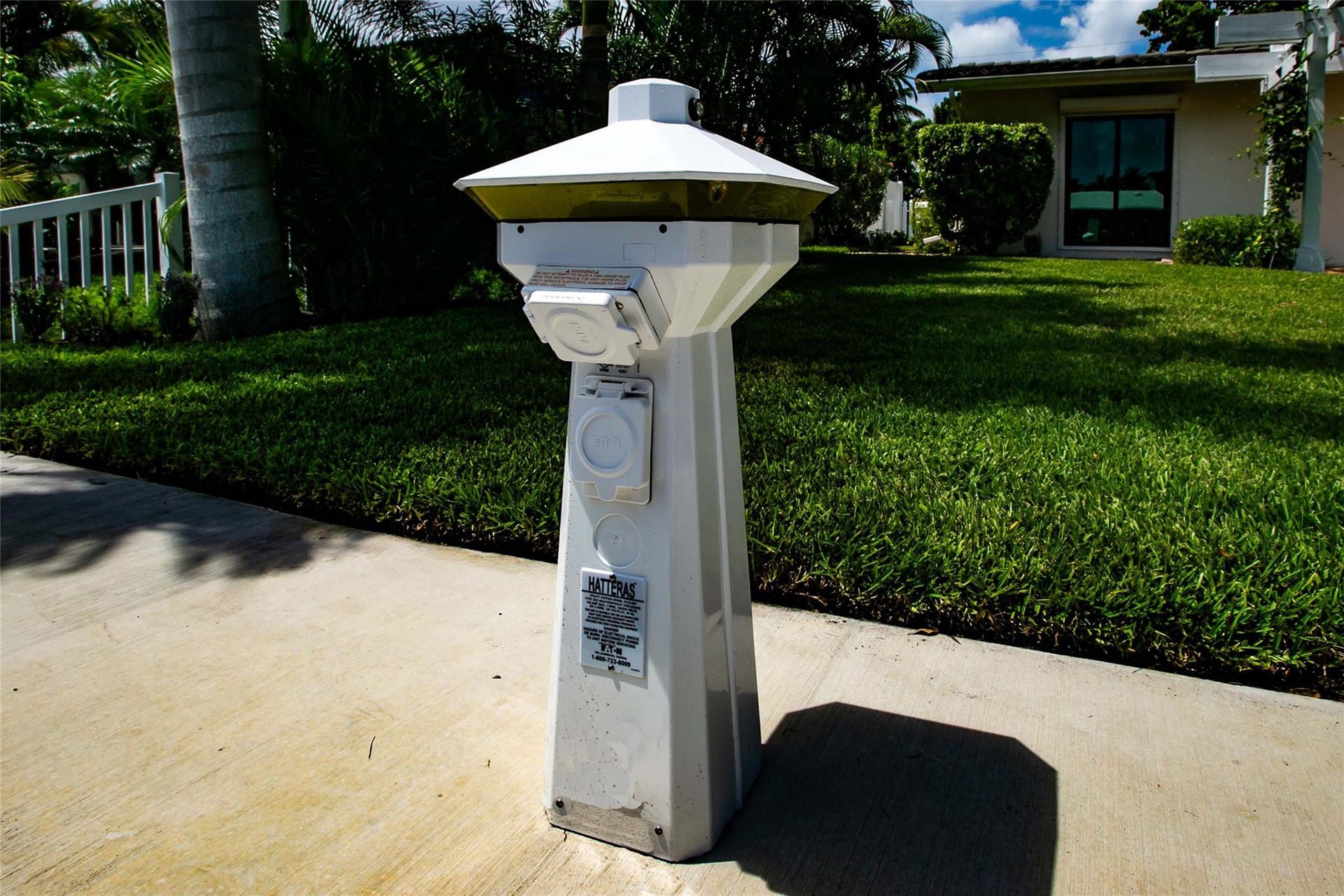 1806 NE 22ND Terrace, Fort Lauderdale, Fort Lauderdale, FL 33305 Hatteras Power Pedestal