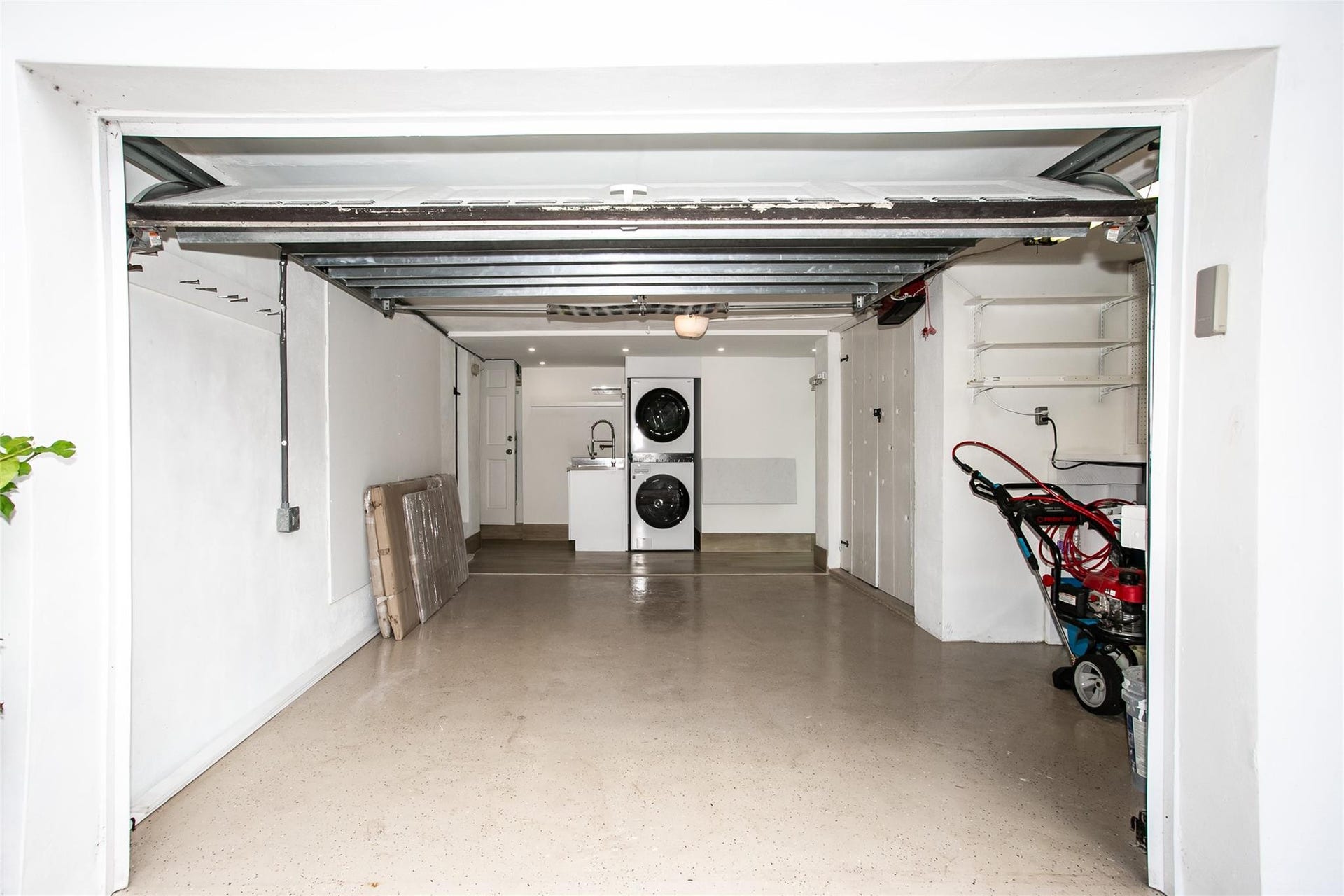 1806 NE 22ND Terrace, Fort Lauderdale, Fort Lauderdale, FL 33305 Oversized 1 car garage