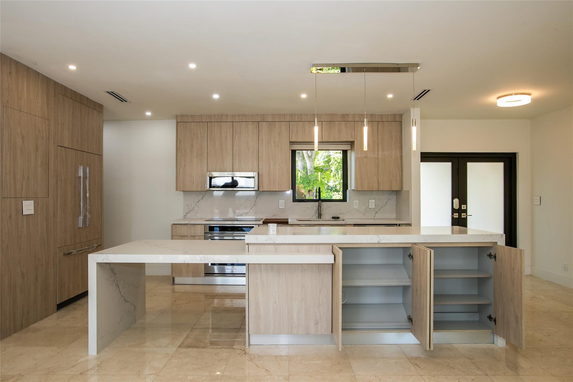 1806 NE 22ND Terrace, Fort Lauderdale, Fort Lauderdale, FL 33305 Ample Storage on both sides