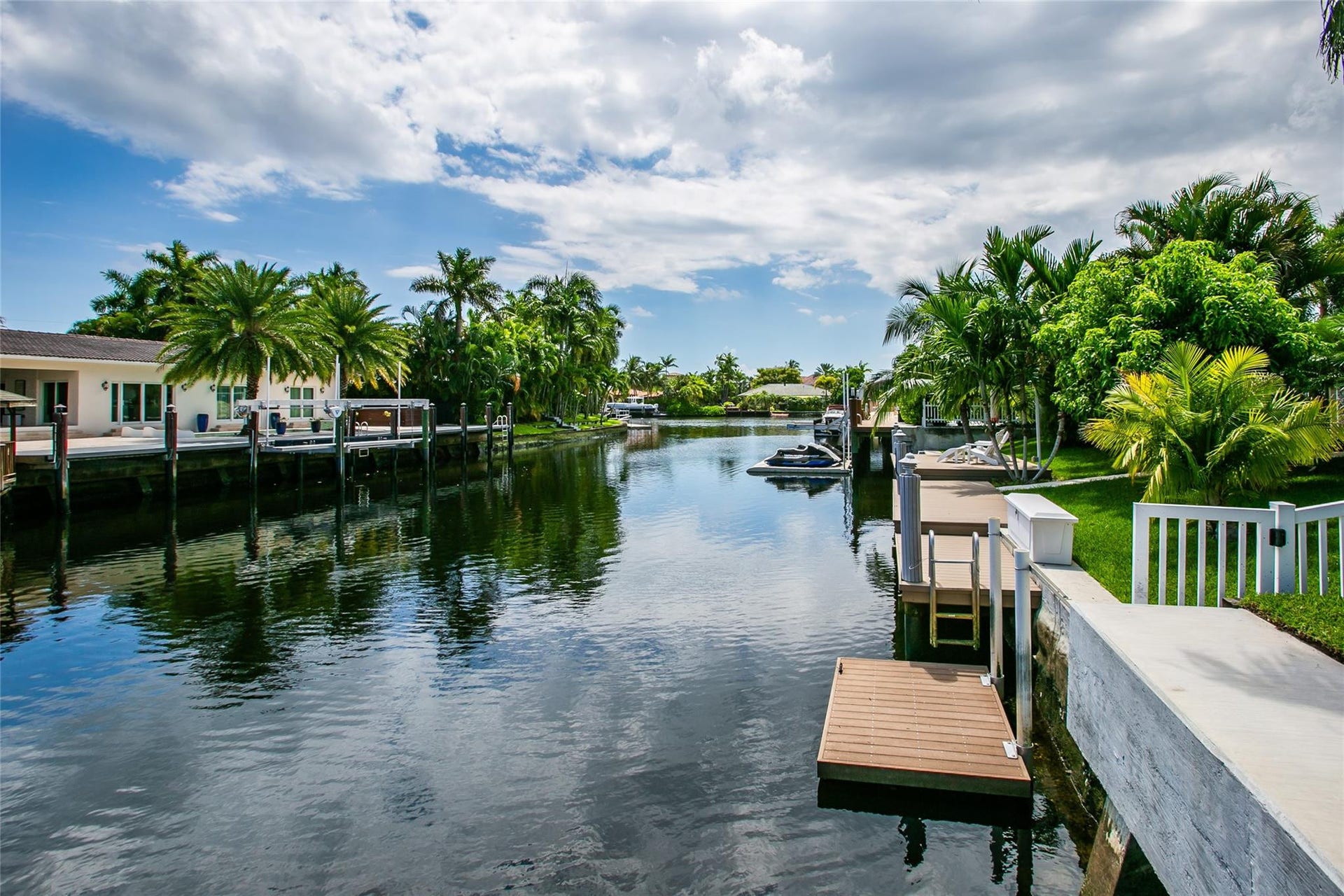 1806 NE 22ND Terrace, Fort Lauderdale, Fort Lauderdale, FL 33305 Brand new raised concrete seawall w/ a 30 foot dock (2023