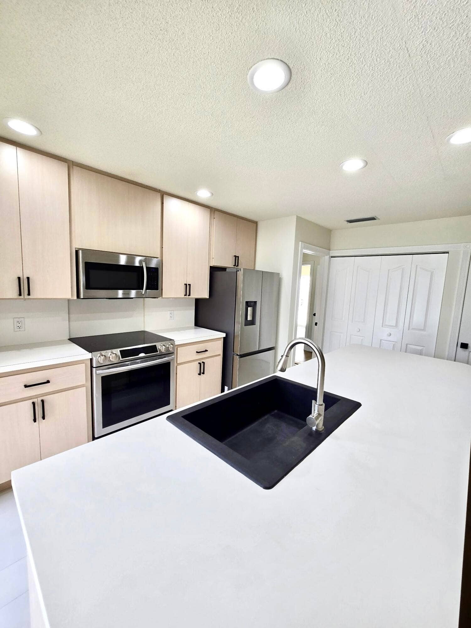9181 SUN TERRACE Circle, #A, Palm Beach Gardens, FL 33403 KITCHEN