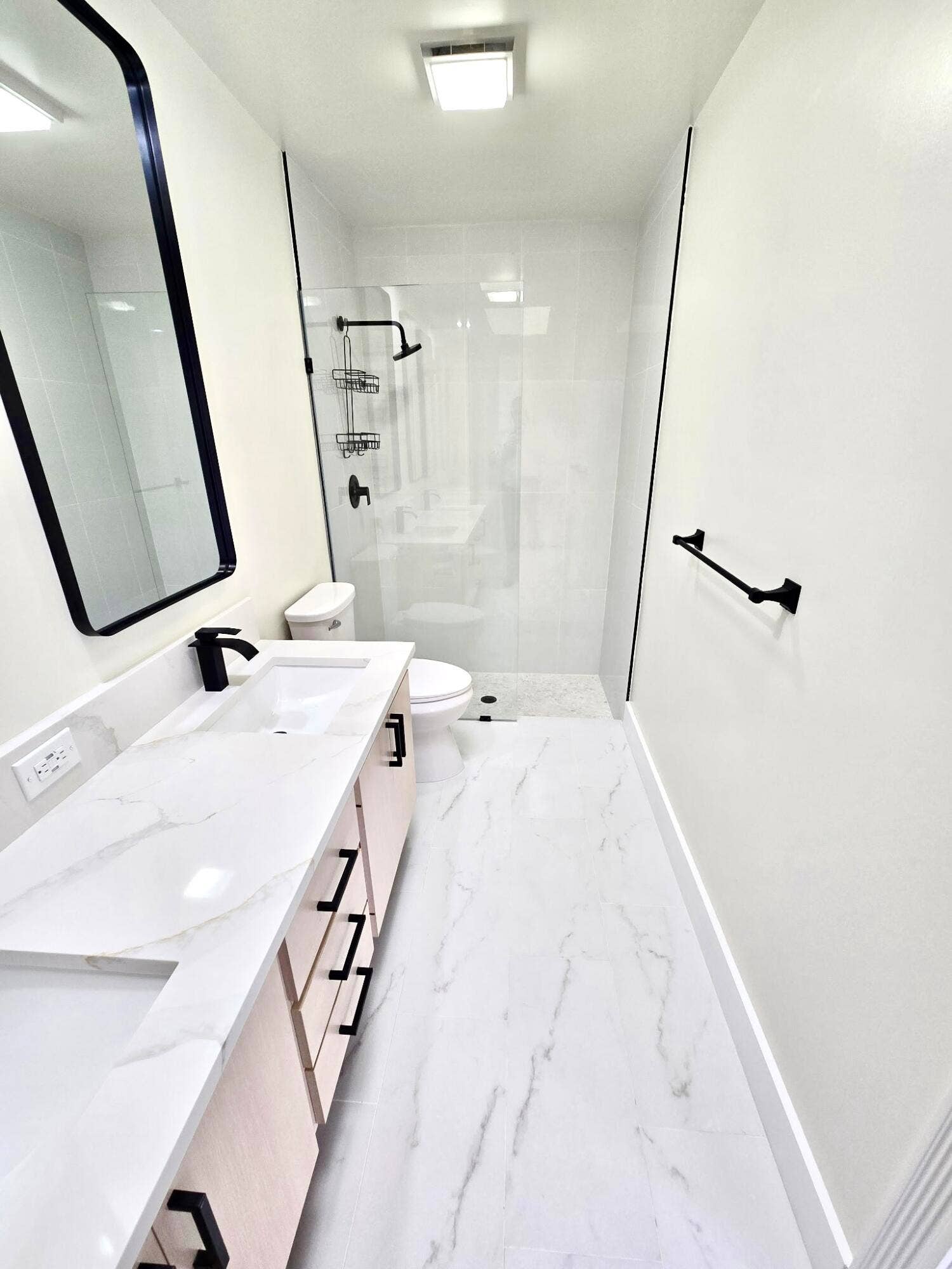 9181 SUN TERRACE Circle, #A, Palm Beach Gardens, FL 33403 PRIMARY BATH 1