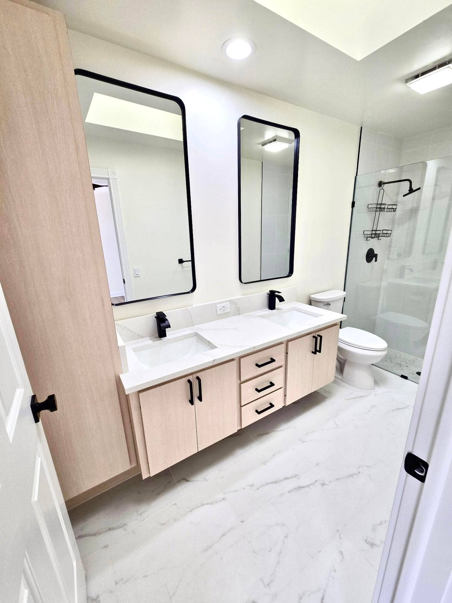 9181 SUN TERRACE Circle, #A, Palm Beach Gardens, FL 33403 PRIMARY BATH RM
