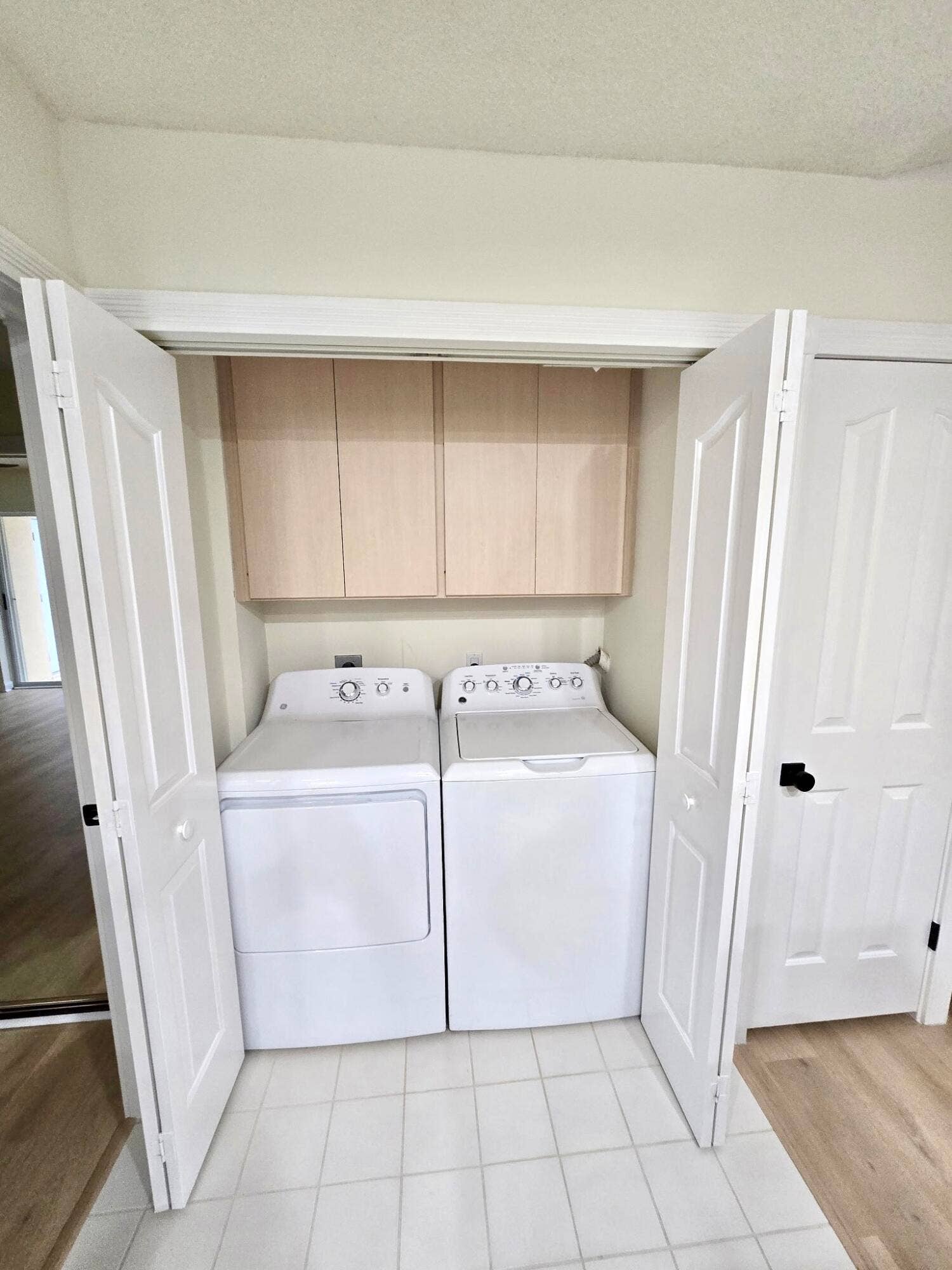 9181 SUN TERRACE Circle, #A, Palm Beach Gardens, FL 33403 WASHER & DRYER