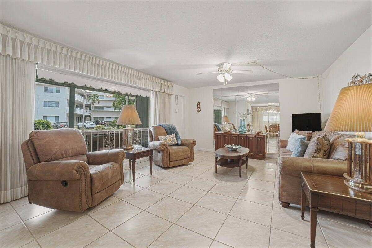 500 S Luna Court, #4, Hollywood, FL 33021 13-Livingroom-C