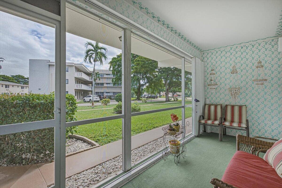 500 S Luna Court, #4, Hollywood, FL 33021 09-Patio-B