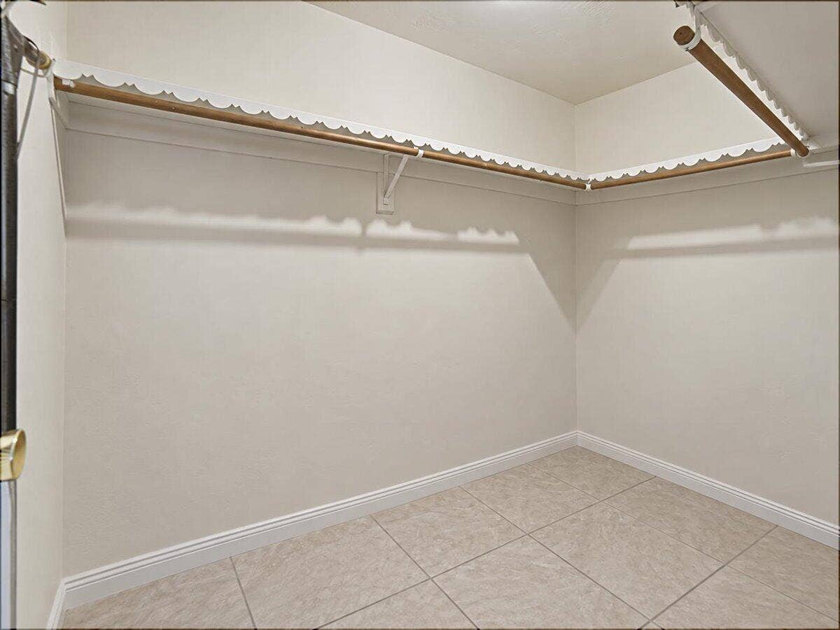500 S Luna Court, #4, Hollywood, FL 33021 Primary Closet