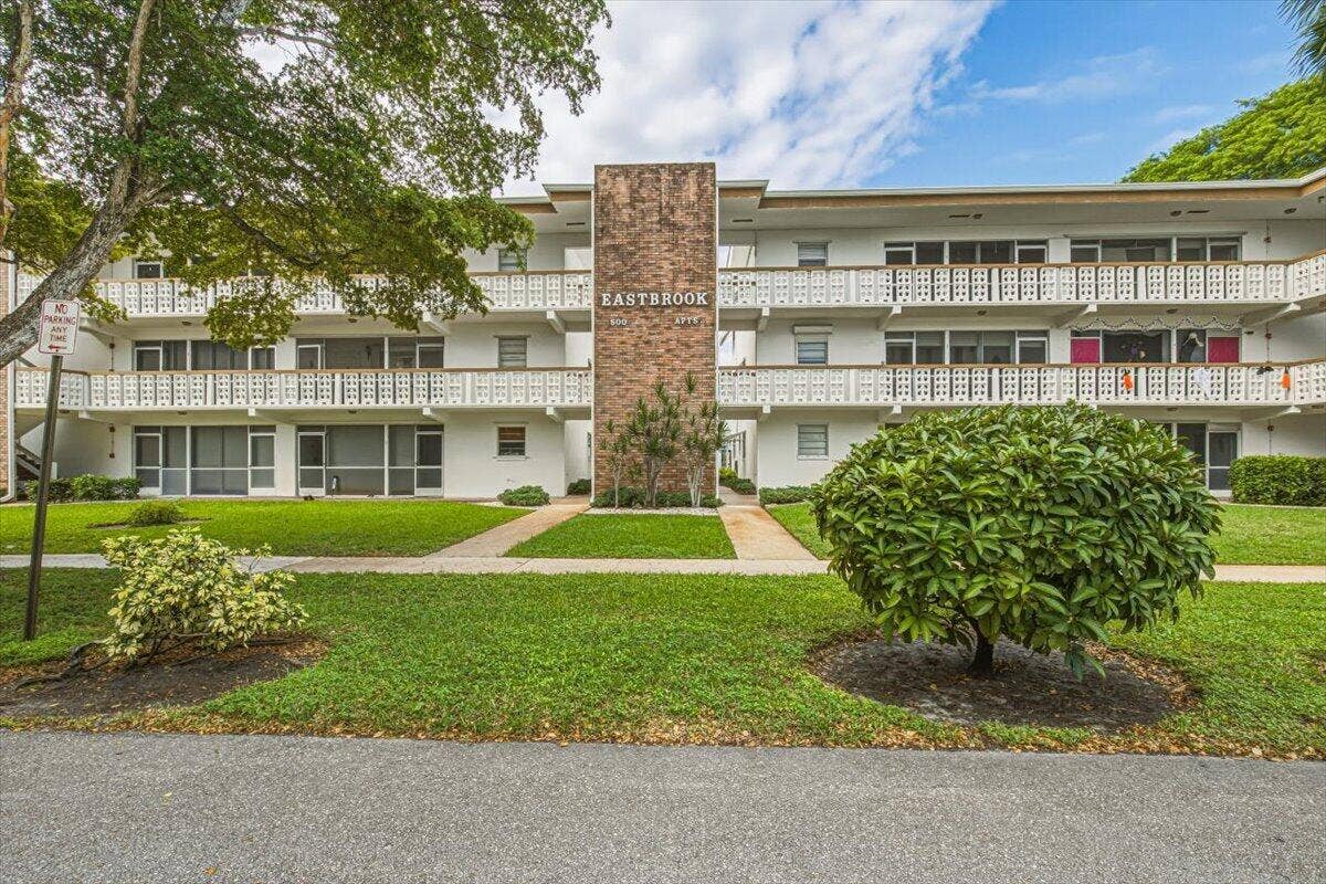 500 S Luna Court, #4, Hollywood, FL 33021 01-Front Building