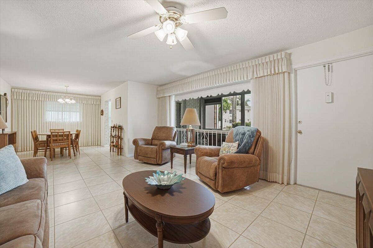 500 S Luna Court, #4, Hollywood, FL 33021 12-Livingroom-B