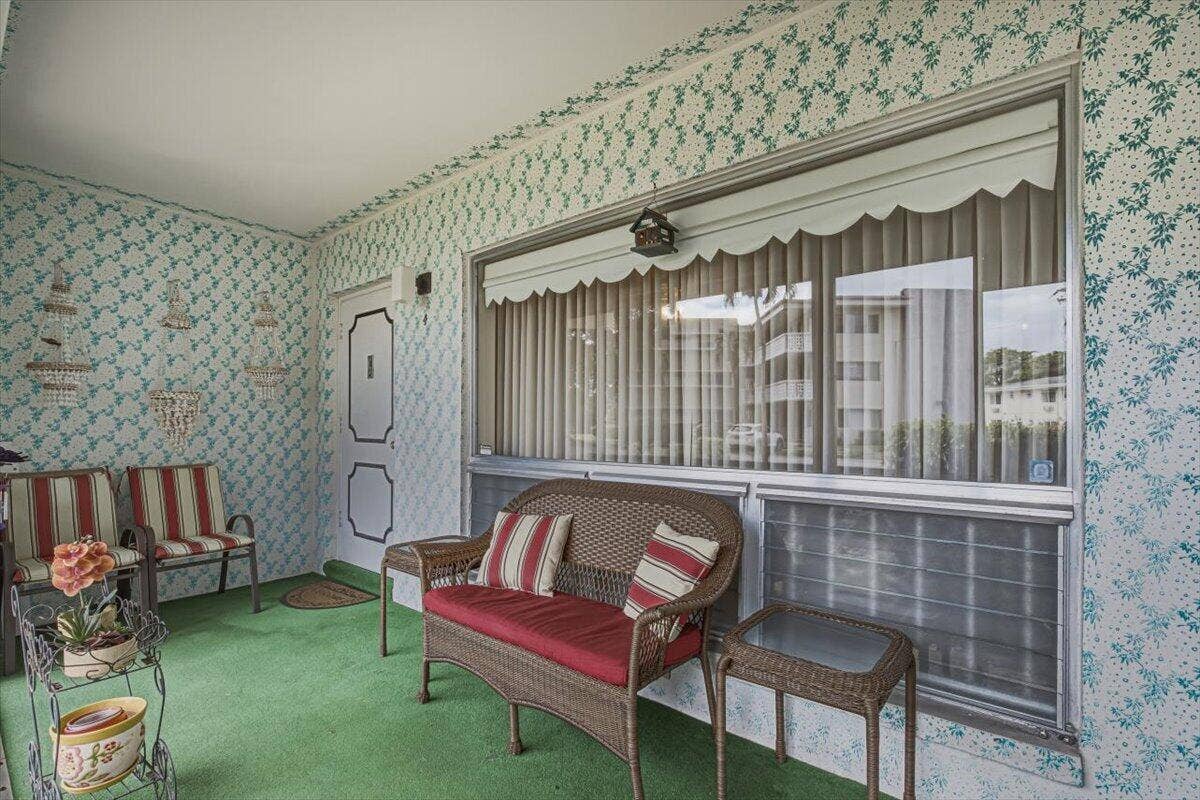 500 S Luna Court, #4, Hollywood, FL 33021 08-Patio