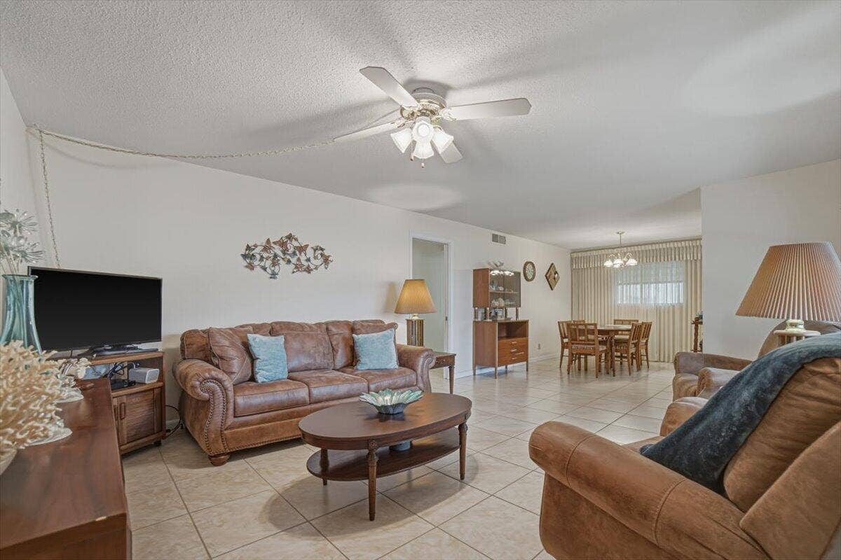 500 S Luna Court, #4, Hollywood, FL 33021 11-Livingroom