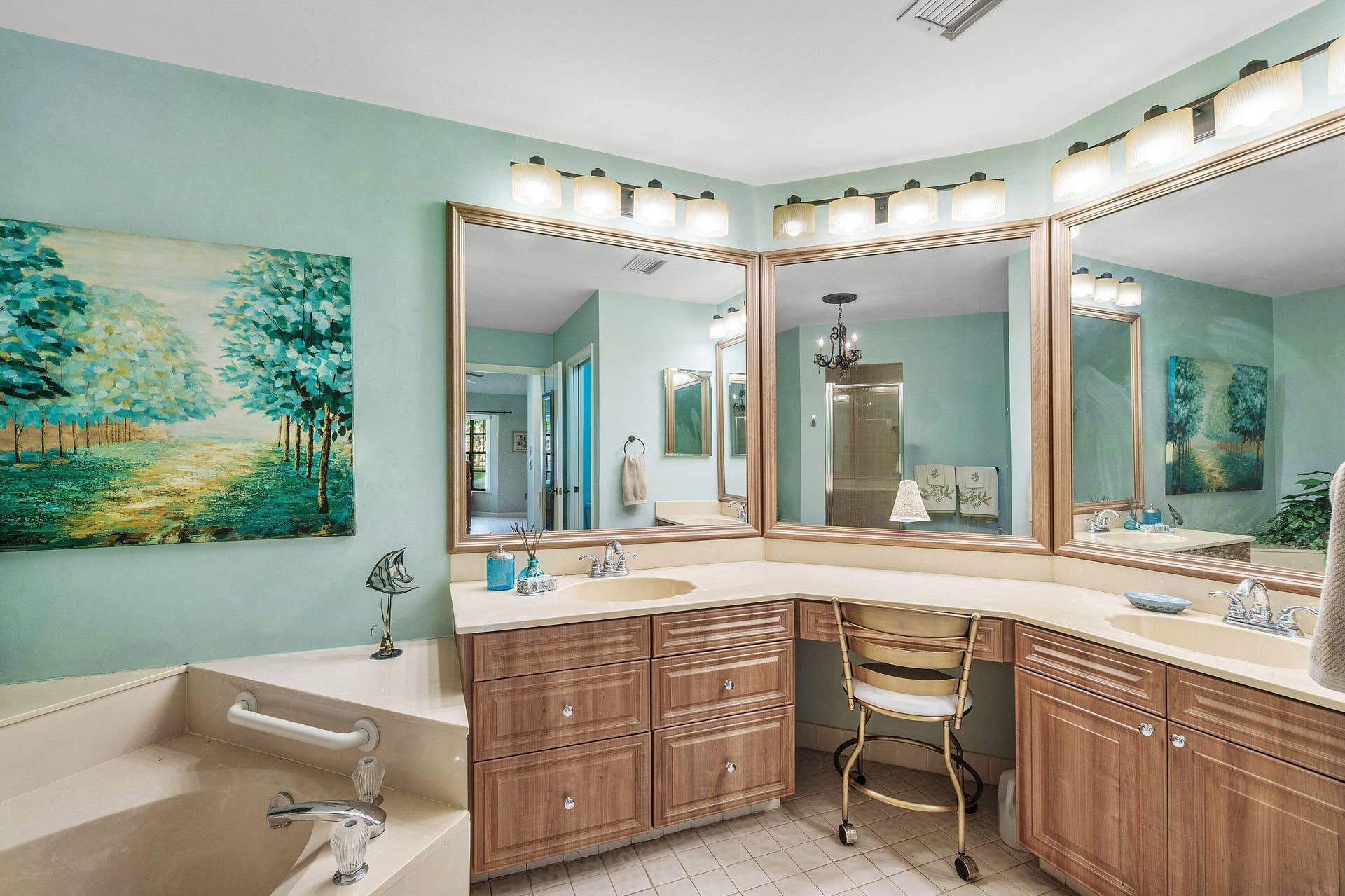 5265 FAIRWAY WOODS Drive, #3112, Delray Beach, FL 33484 Double Vanities