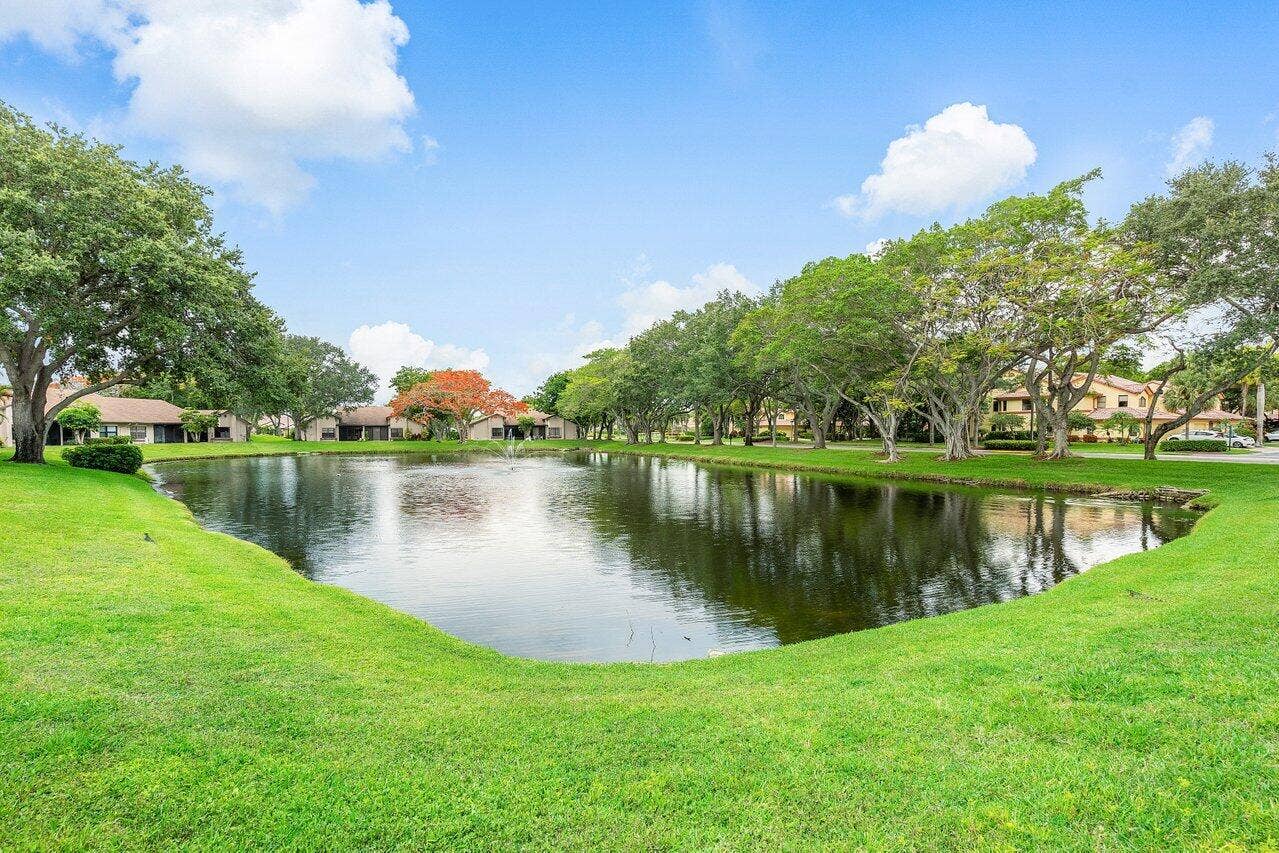 5265 FAIRWAY WOODS Drive, #3112, Delray Beach, FL 33484 Lush Landscaping