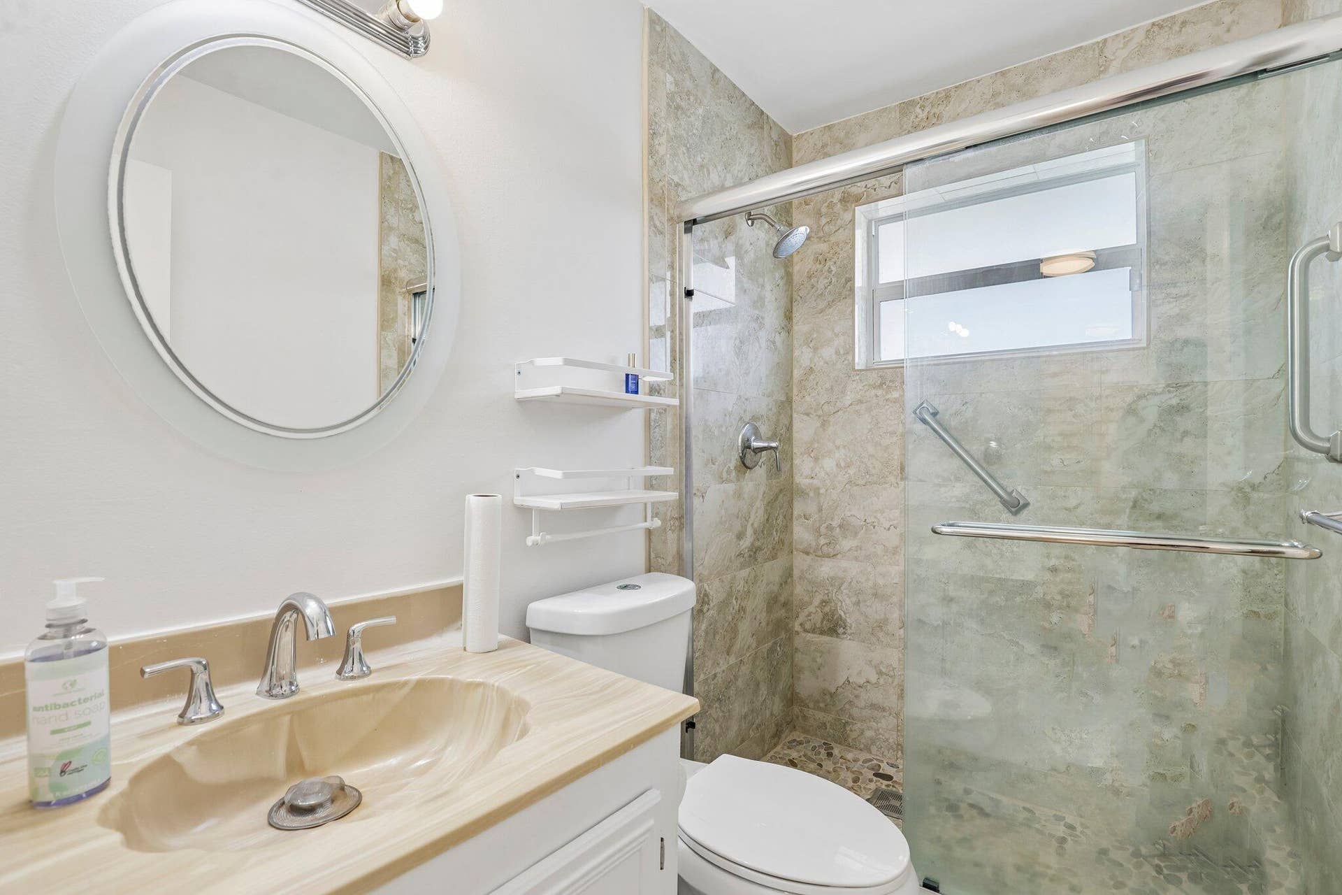 8400 LAGOS DE CAMPO Boulevard, #303, Tamarac, FL 33321 MASTER BATHROOM Lagos De Campo Blvd unit