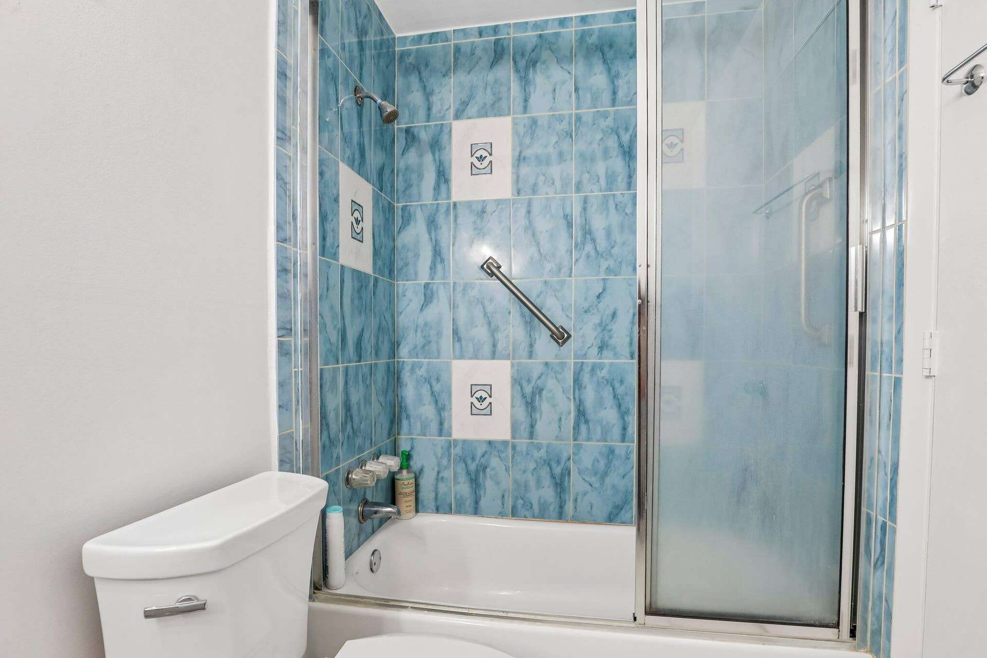8400 LAGOS DE CAMPO Boulevard, #303, Tamarac, FL 33321 MASTER BATHROOM