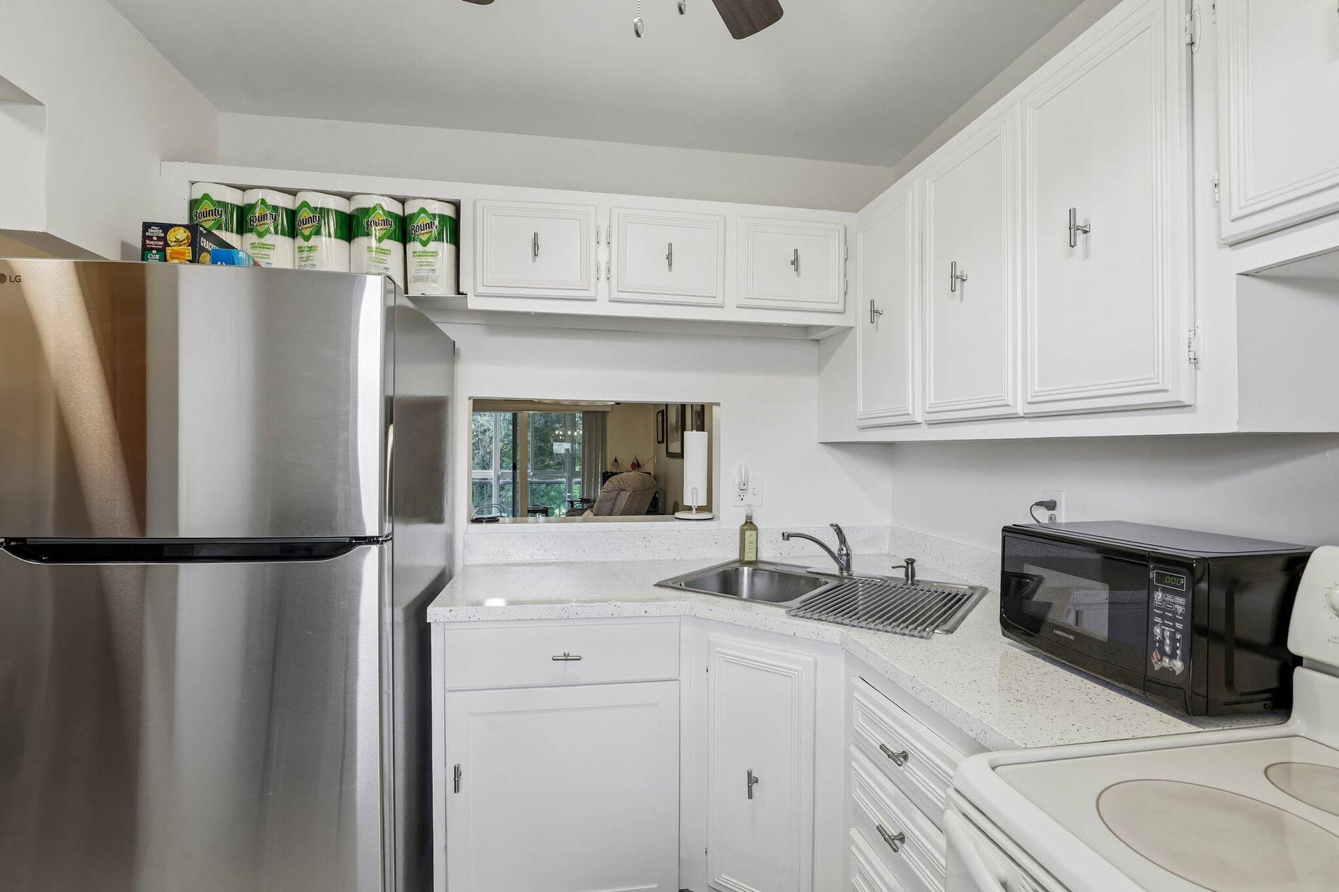 8400 LAGOS DE CAMPO Boulevard, #303, Tamarac, FL 33321 KITCHEN 2