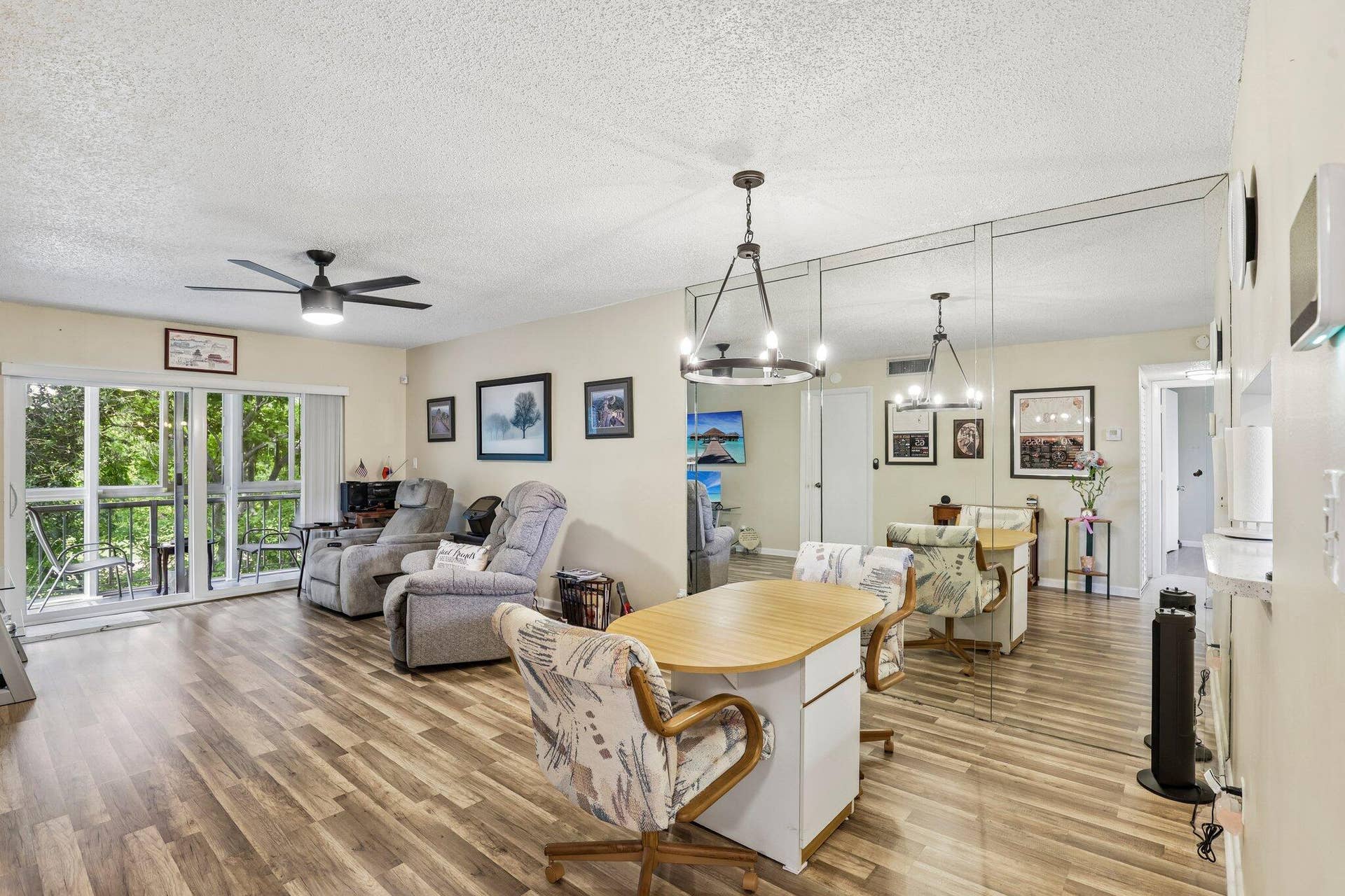 8400 LAGOS DE CAMPO Boulevard, #303, Tamarac, FL 33321 DINING ROOM LVING ROOM