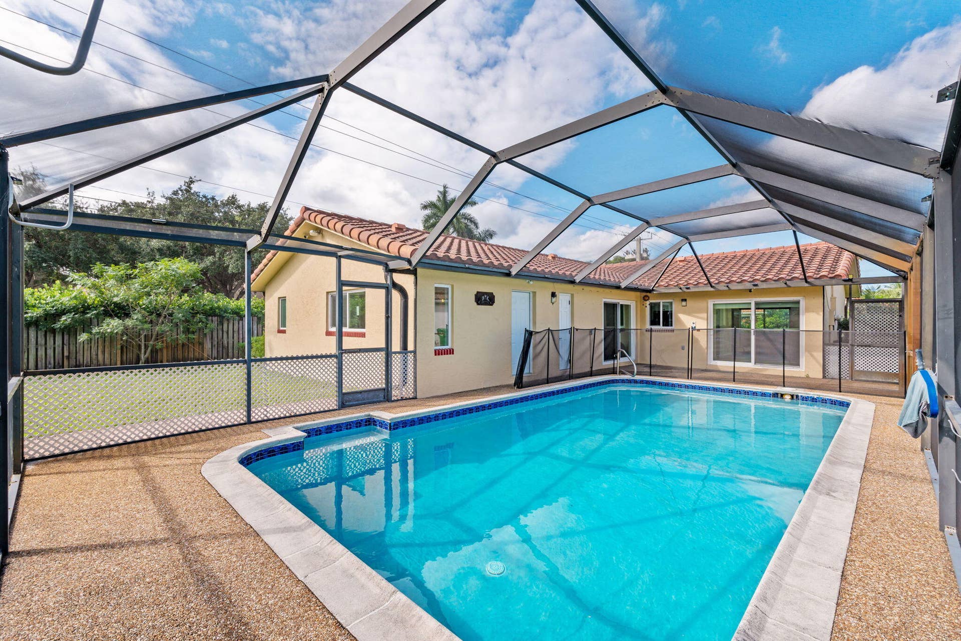 2315 NW 98th Lane, Coral Springs, FL 33065 38-web-or-mls-A7400927 (2)