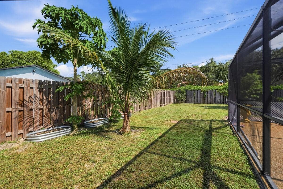 2315 NW 98th Lane, Coral Springs, FL 33065 016_DSC05493_autoremove_48684878_MLS