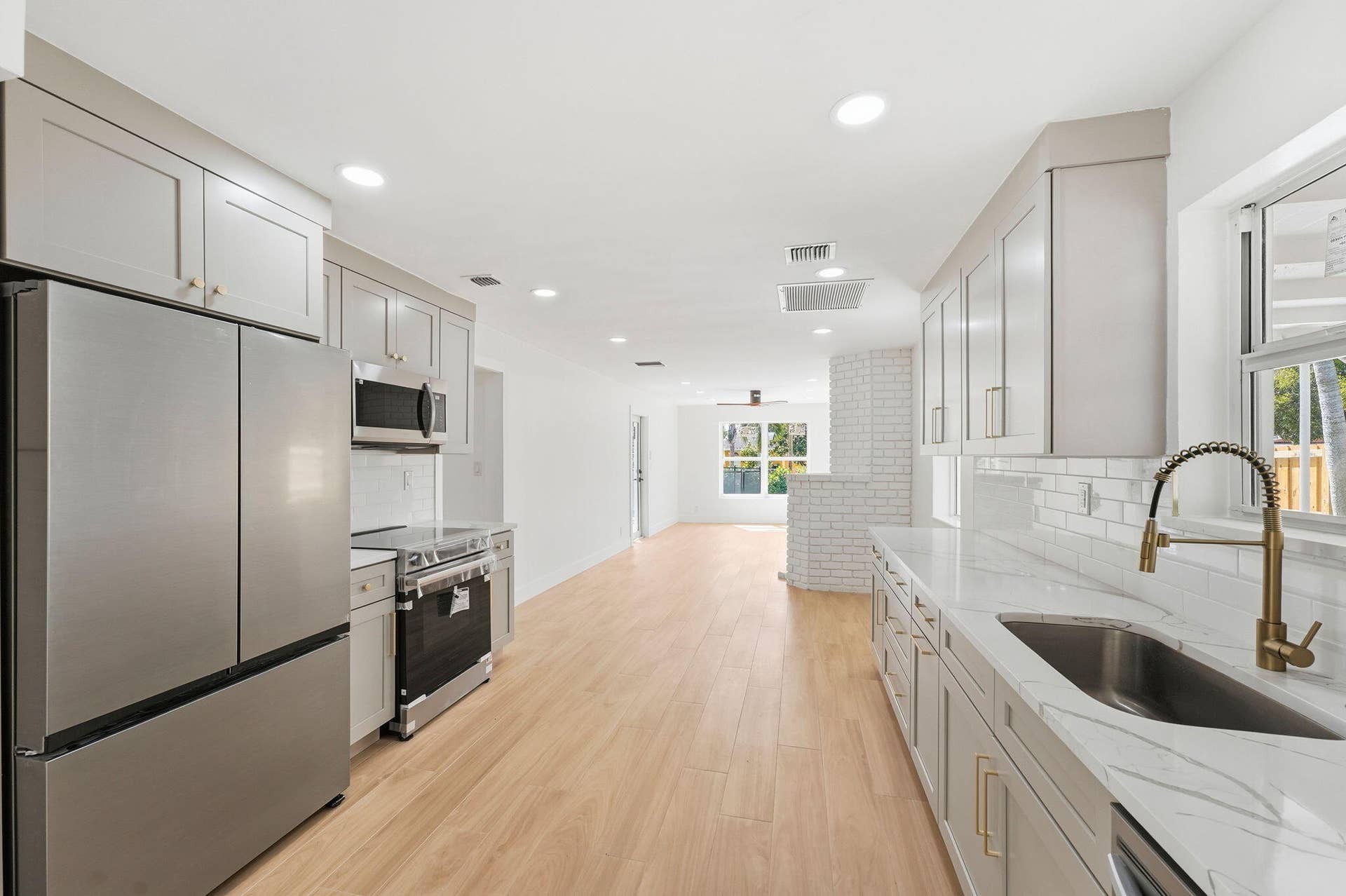 1023 Andrews Road, West Palm Beach, FL 33405 7-web-or-mls-007_DSC04113