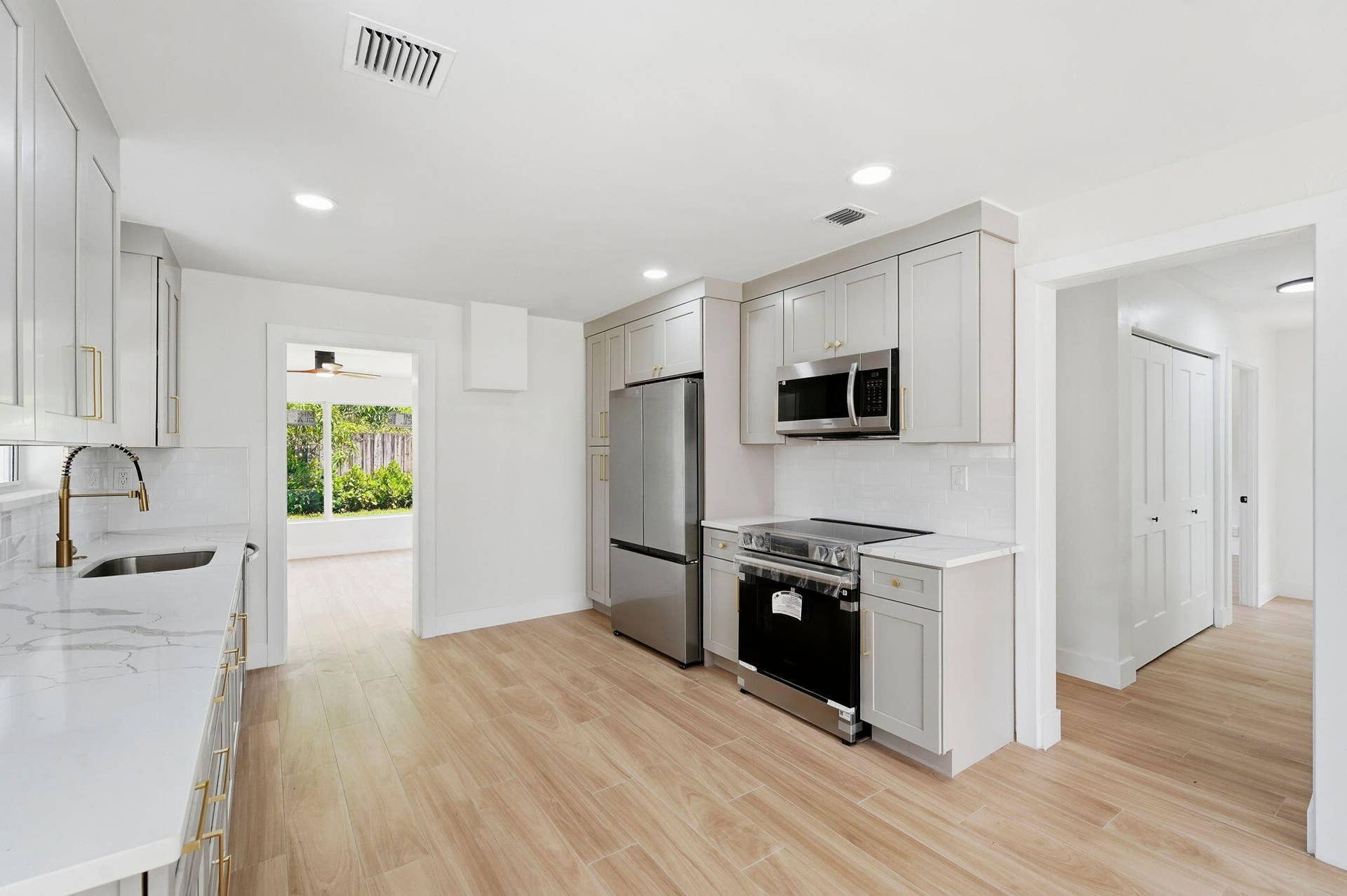 1023 Andrews Road, West Palm Beach, FL 33405 10-web-or-mls-010_DSC04128