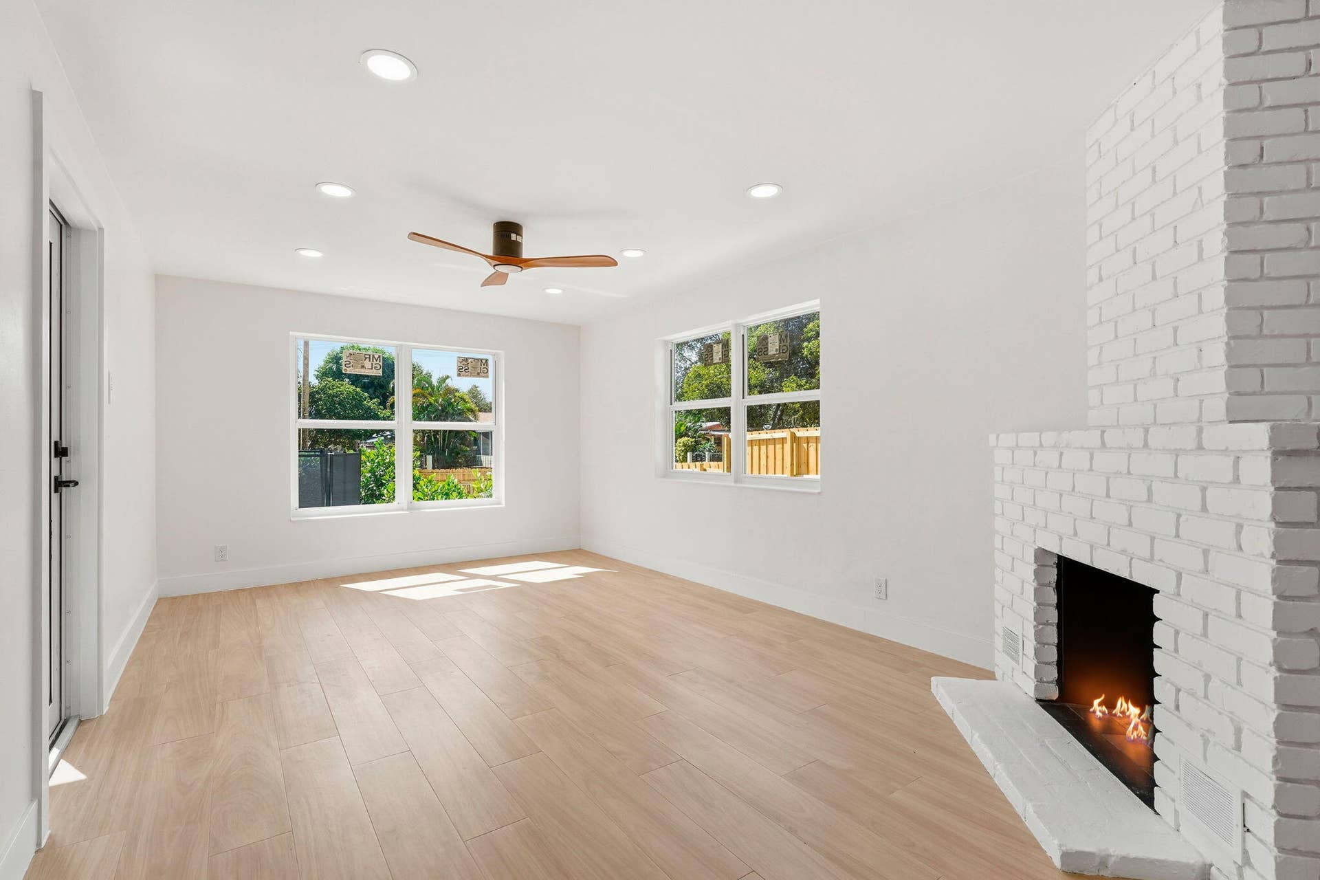 1023 Andrews Road, West Palm Beach, FL 33405 6-web-or-mls-006_DSC04148_with_fire